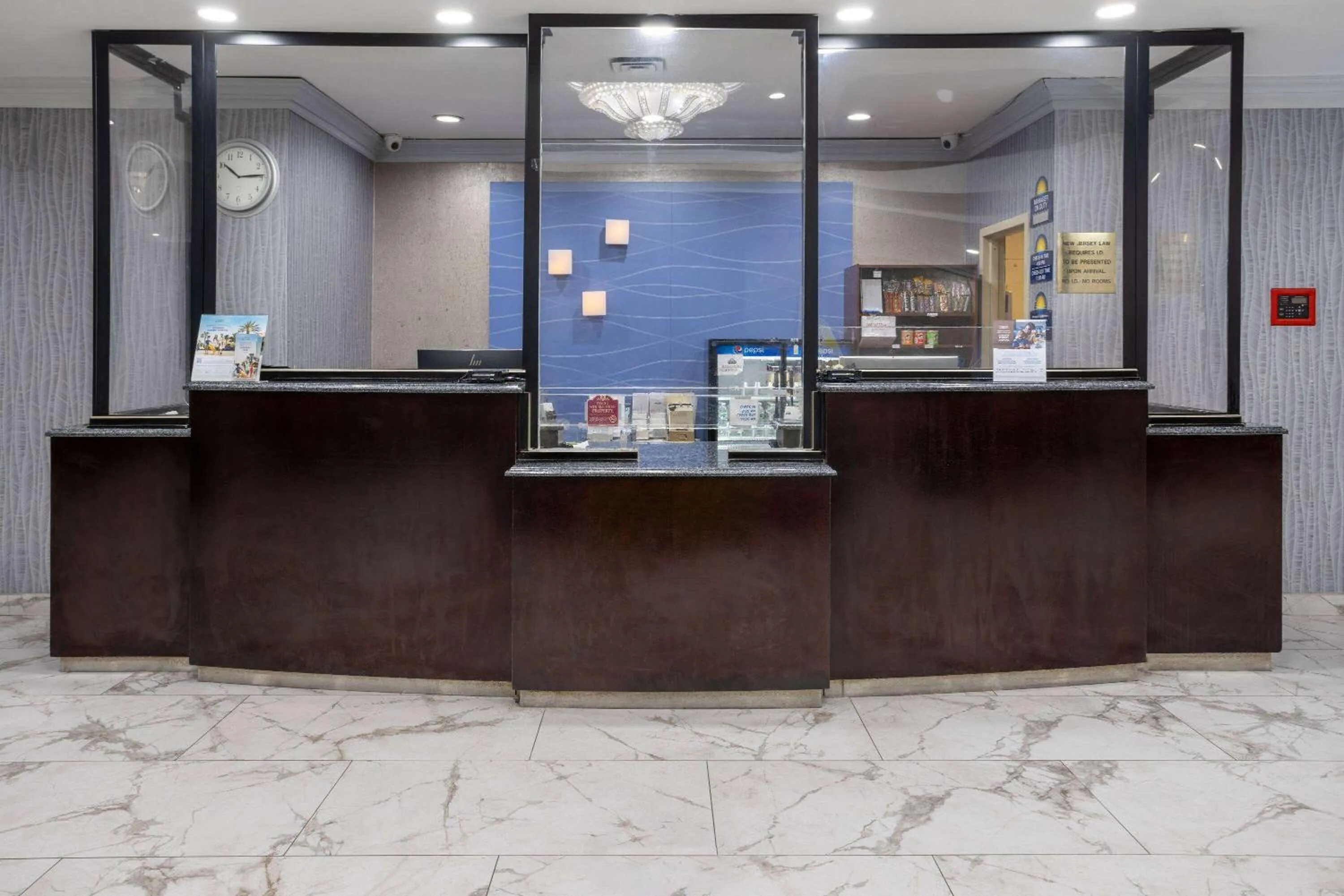 Lobby or reception in Days Hotel by Wyndham North Bergen