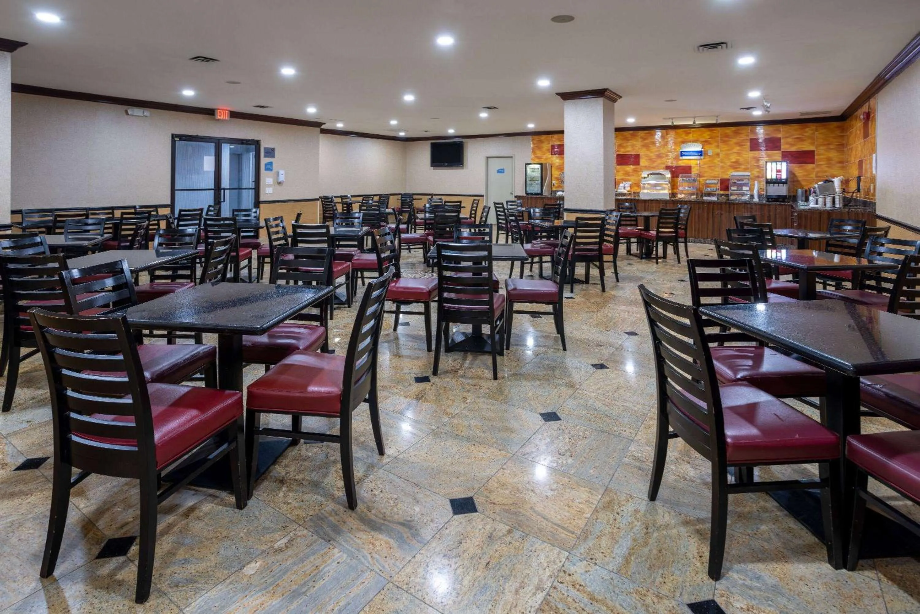 Restaurant/places to eat in Days Hotel by Wyndham North Bergen