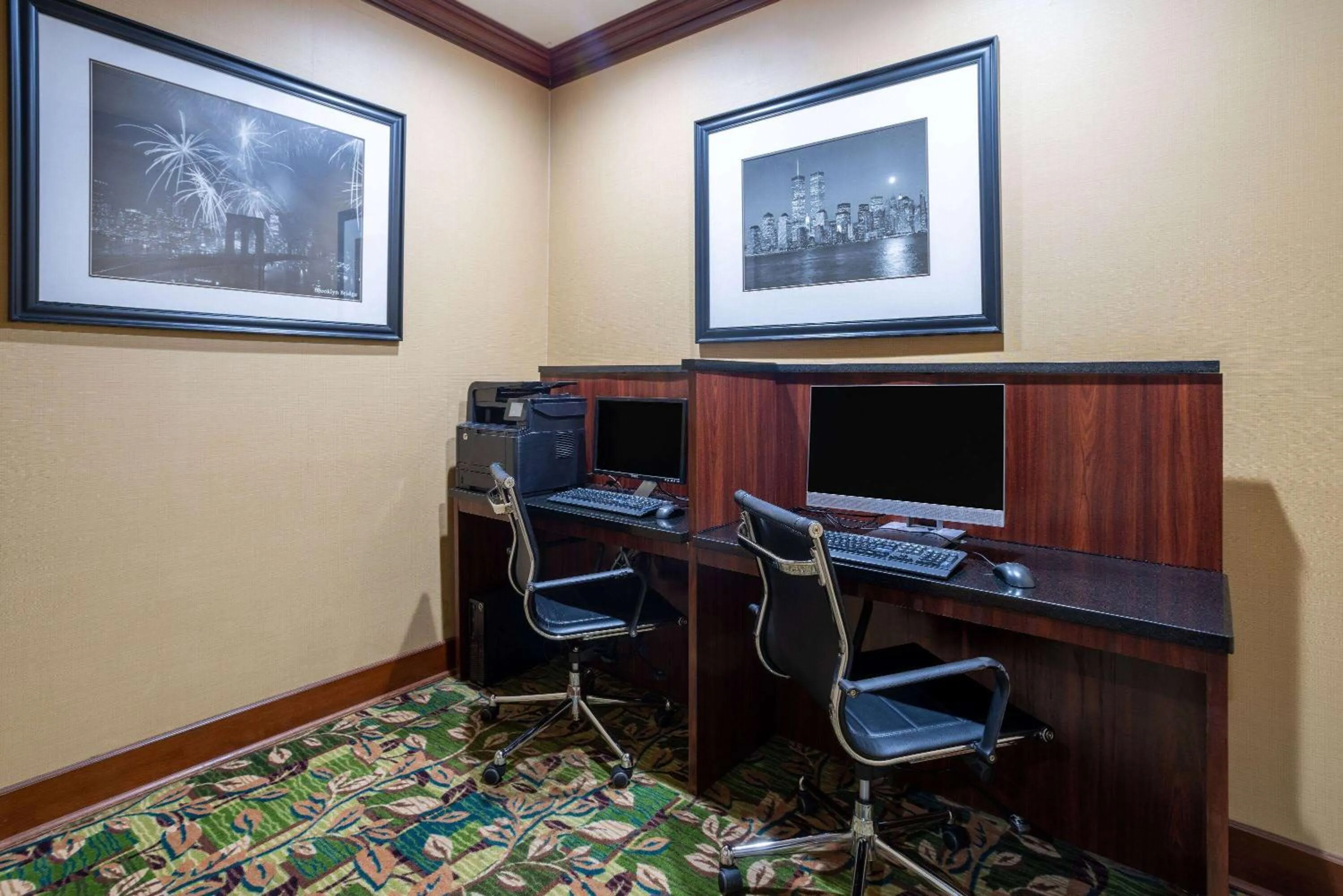 Business facilities in Days Hotel by Wyndham North Bergen