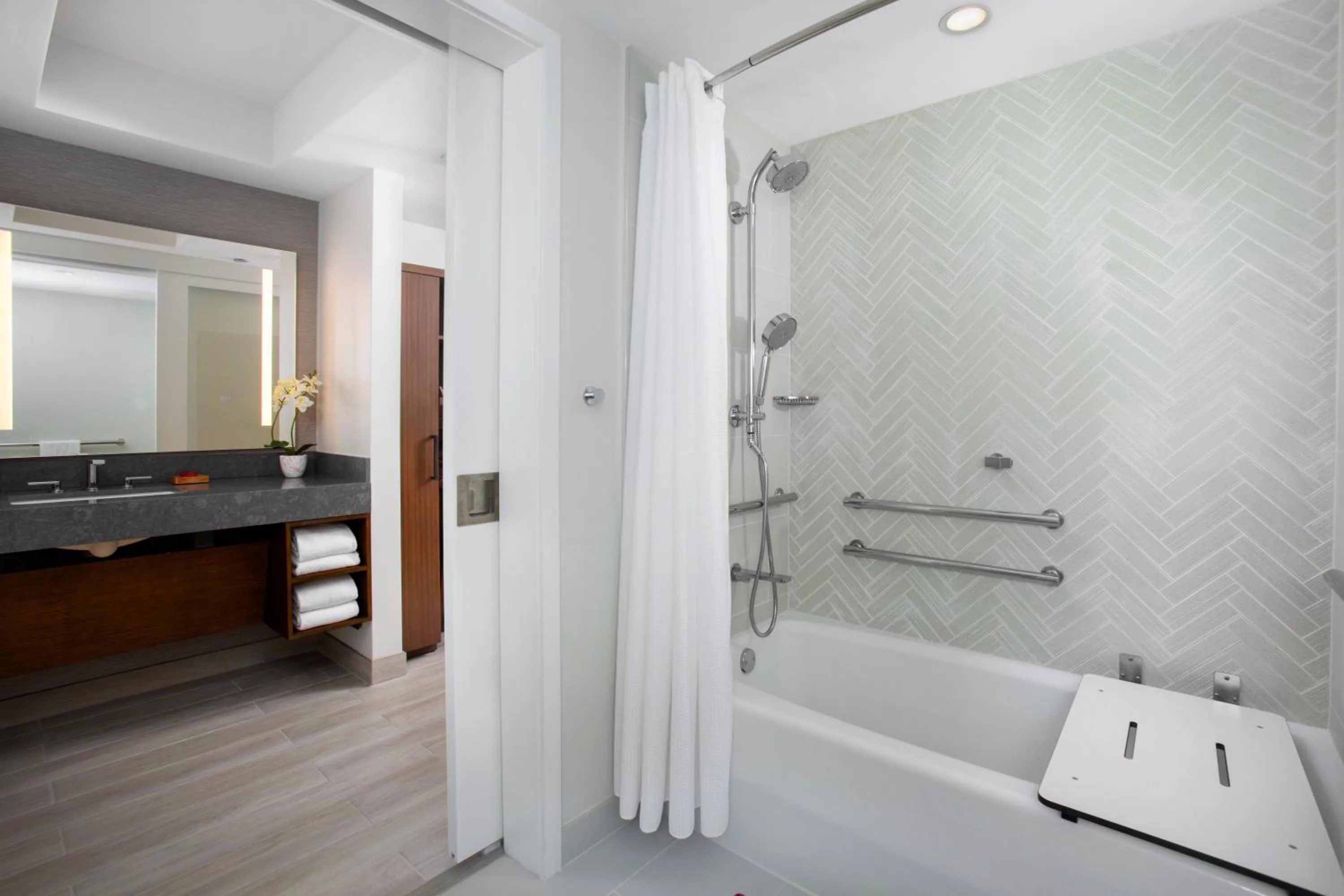 Shower in Hyatt Regency Maui Resort & Spa