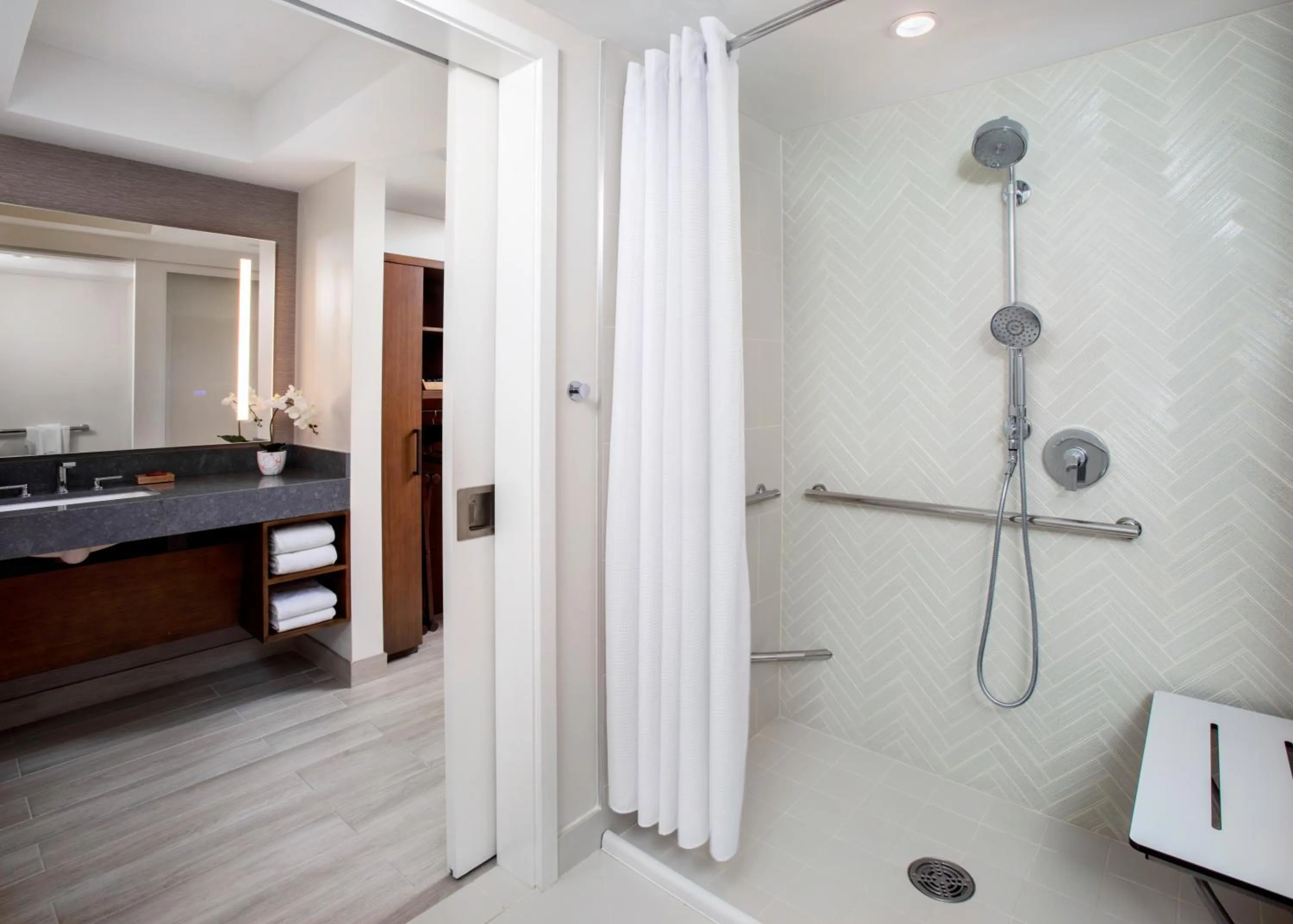 Shower in Hyatt Regency Maui Resort & Spa