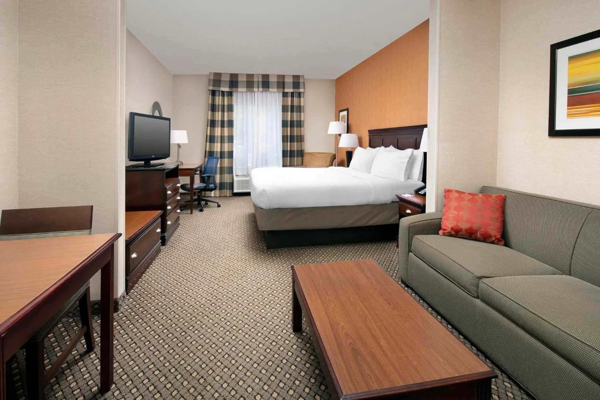 Photo of the whole room, Bed in Holiday Inn Express & Suites by IHG Chambersburg by IHG