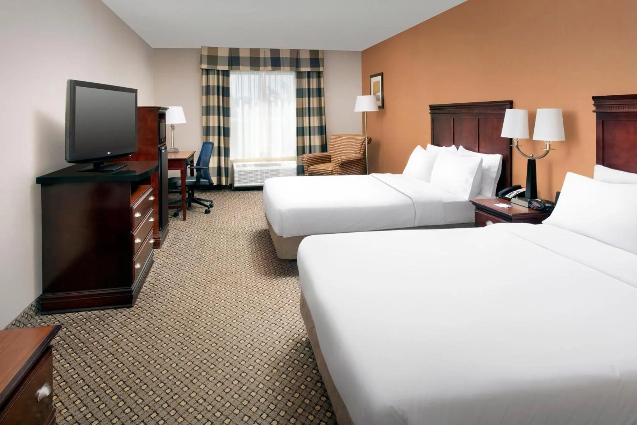 Photo of the whole room, Bed in Holiday Inn Express & Suites by IHG Chambersburg by IHG