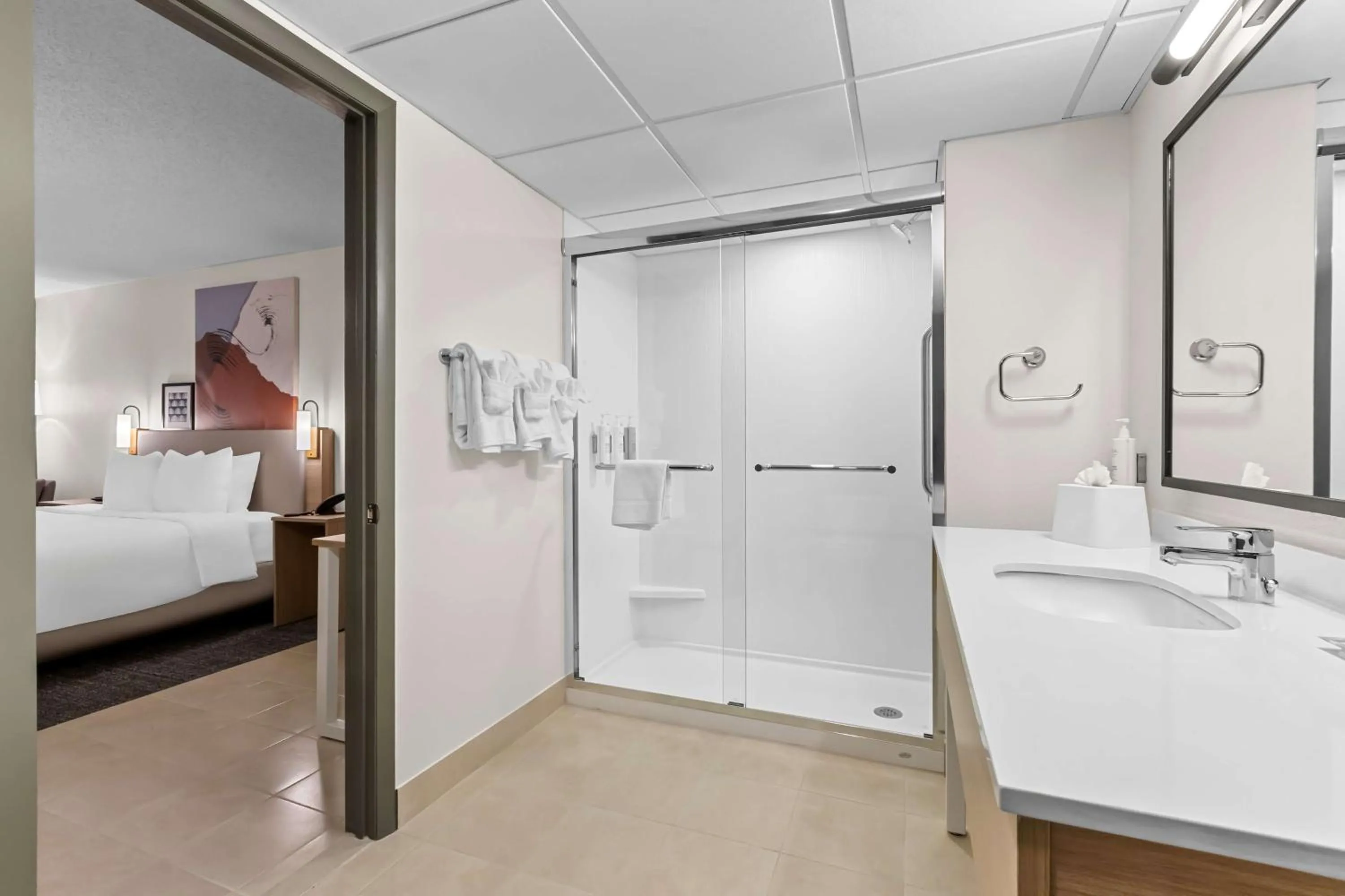 Bathroom, Bed in Spark By Hilton Bensalem Philadelphia