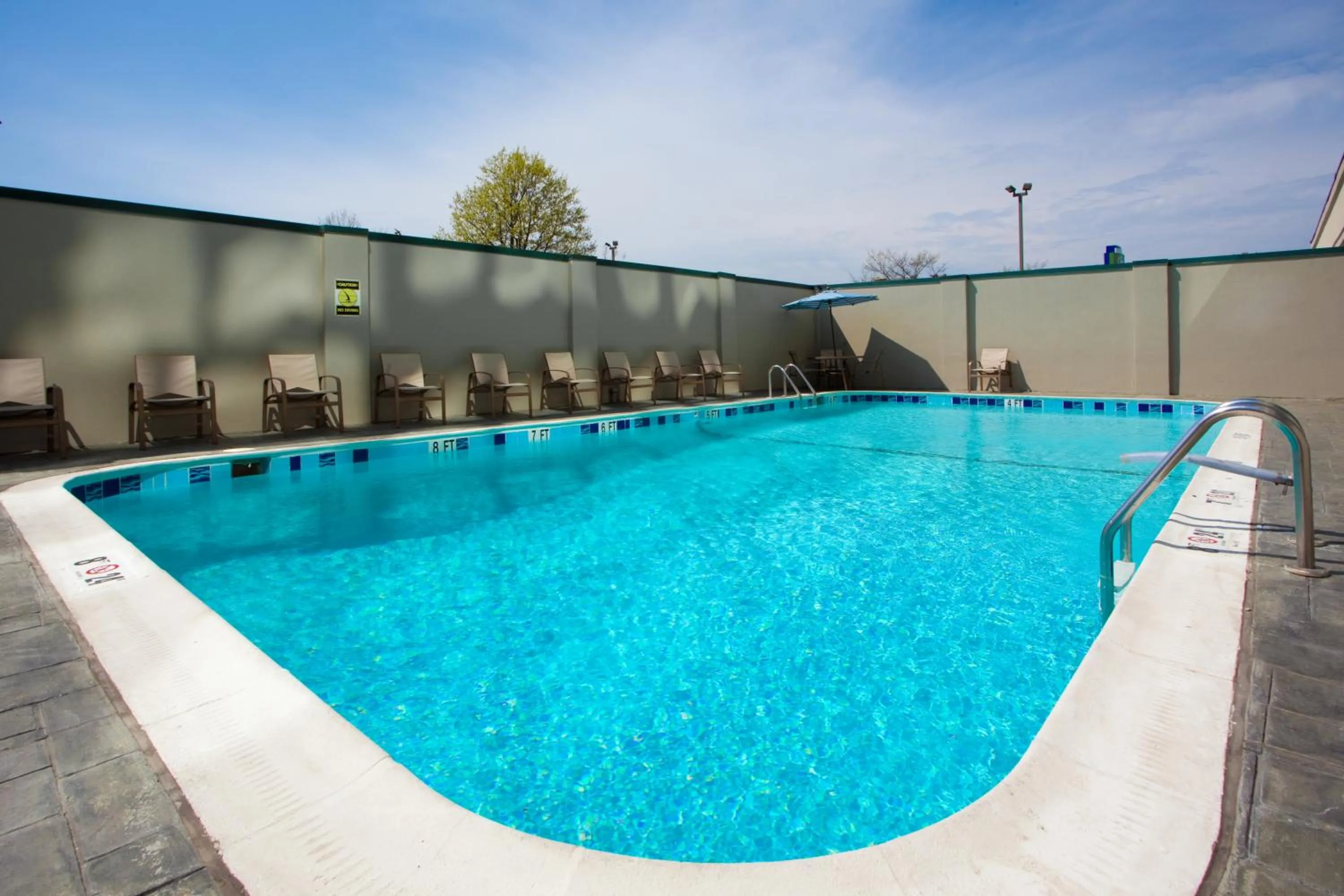 Swimming pool in Holiday Inn Express Washington DC SW - Springfield by IHG