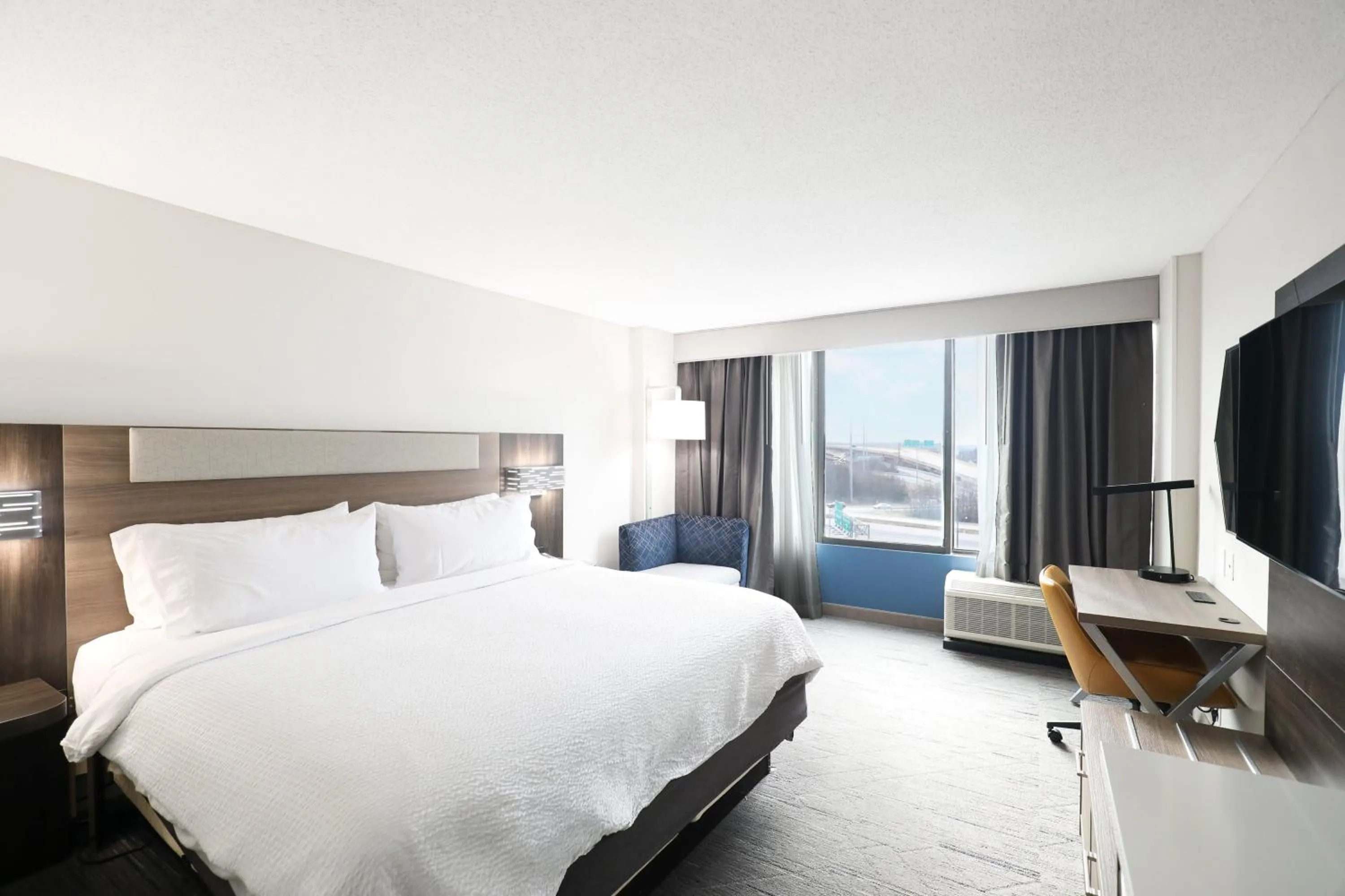 Photo of the whole room, Bed in Holiday Inn Express Washington DC SW - Springfield by IHG