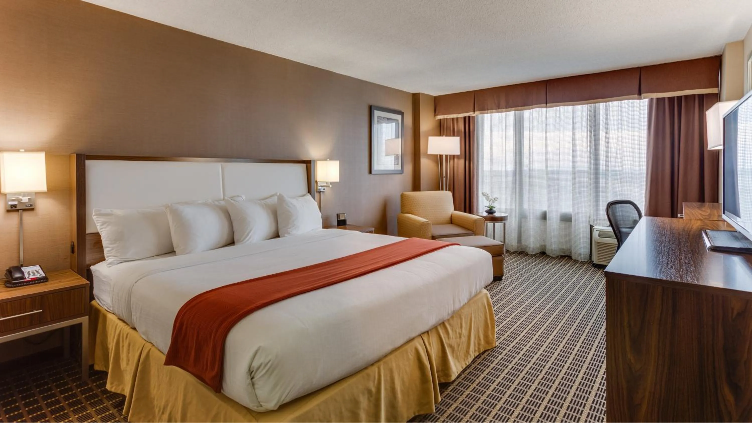 Photo of the whole room, Bed in Holiday Inn Express Washington DC SW - Springfield by IHG