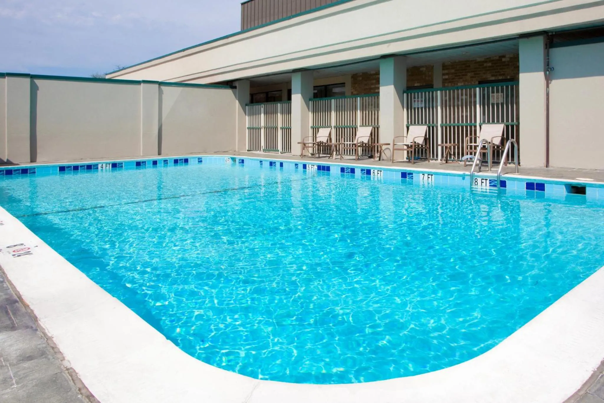 Swimming pool in Holiday Inn Express Washington DC SW - Springfield by IHG
