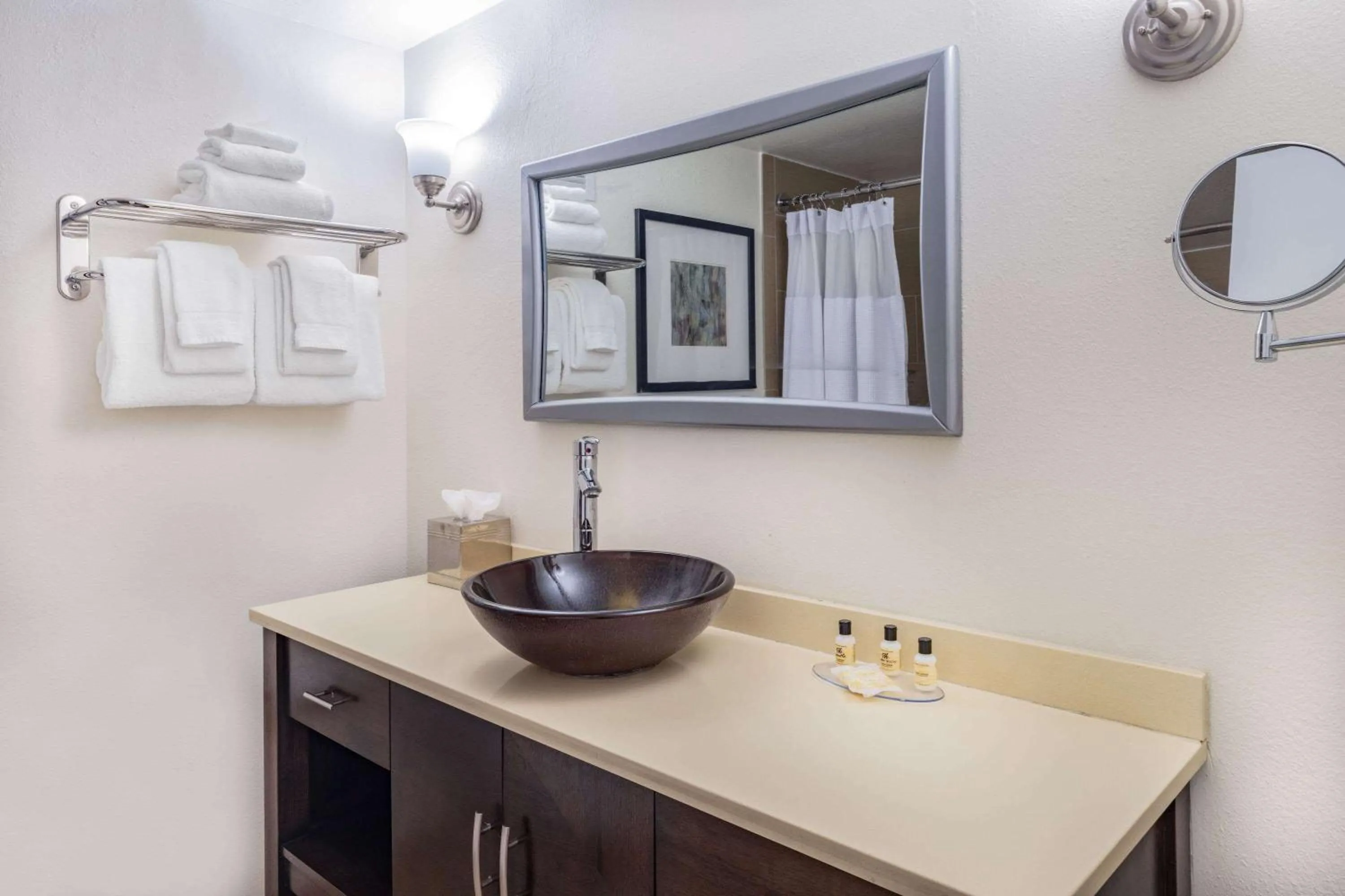 Bathroom in Wyndham Sacramento