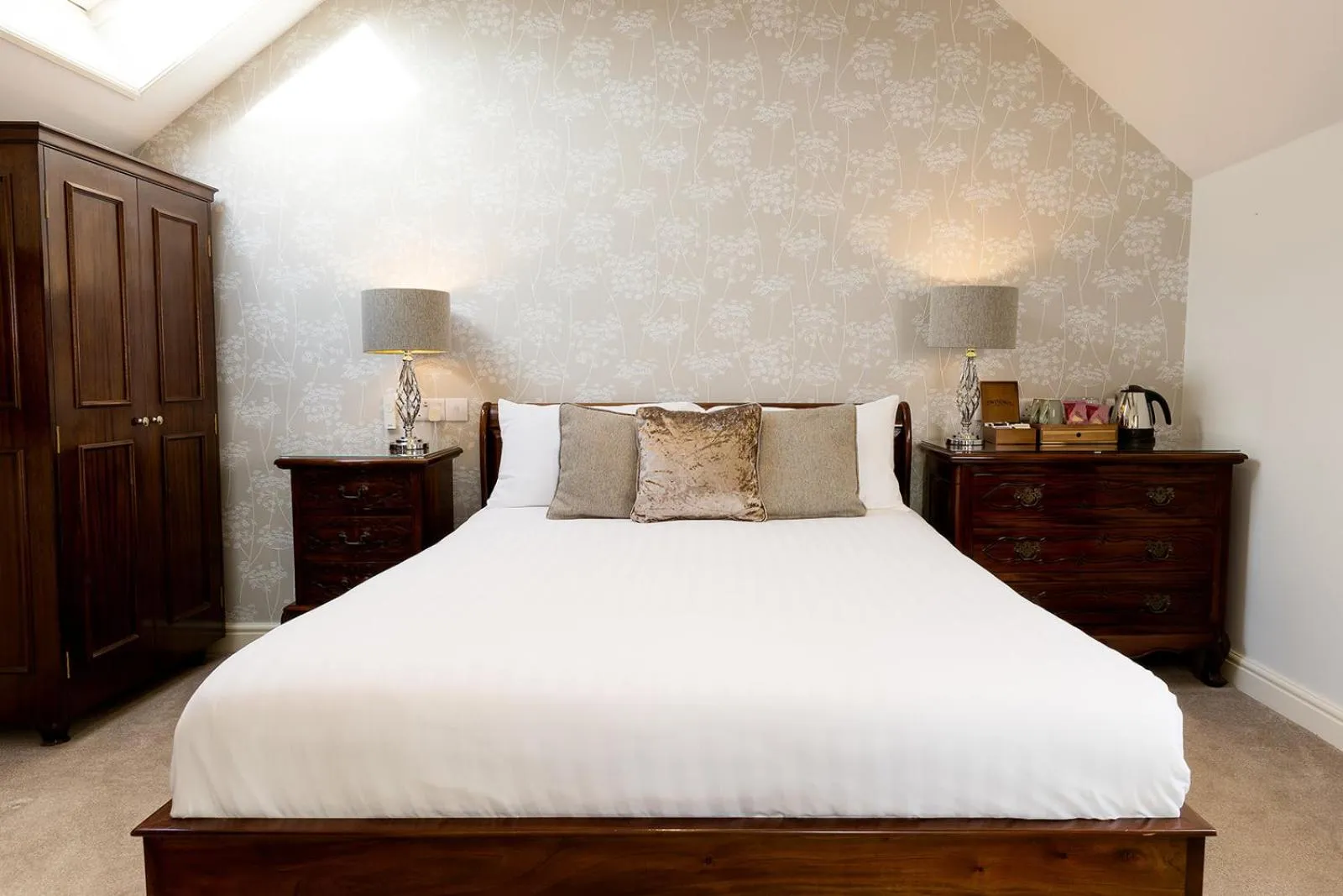 Bed in Pack Horse Inn - New Mills