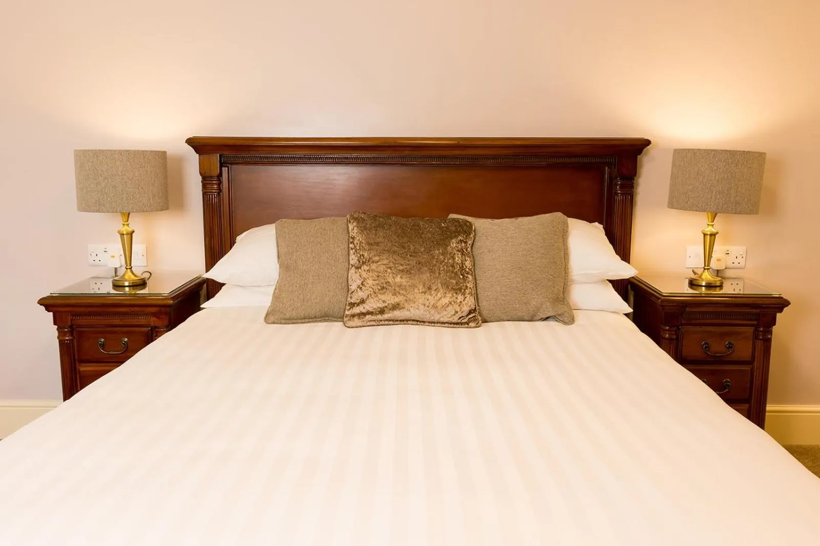 Bed in Pack Horse Inn - New Mills