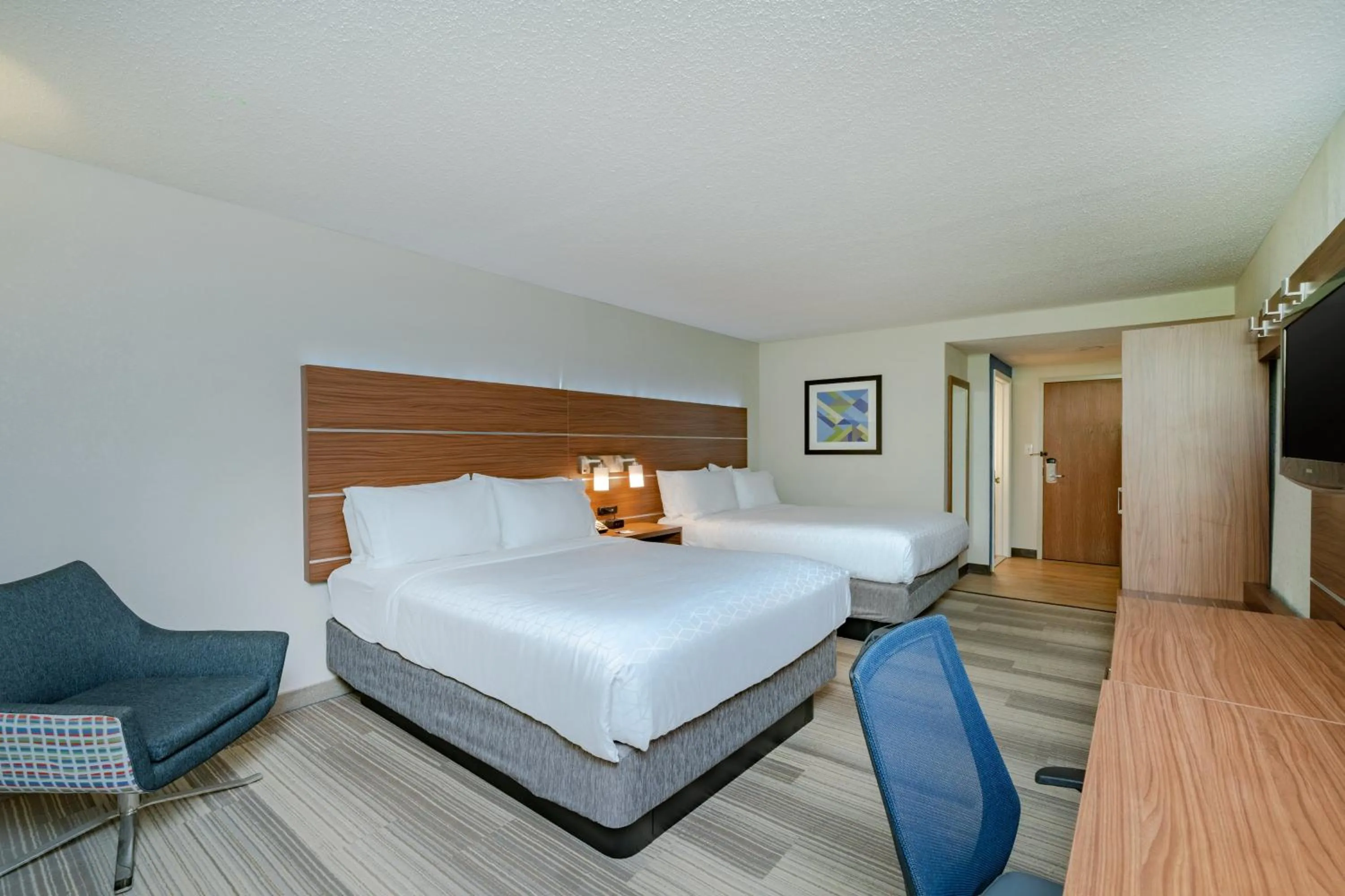 Photo of the whole room, Bed in Holiday Inn Express Prince Frederick by IHG