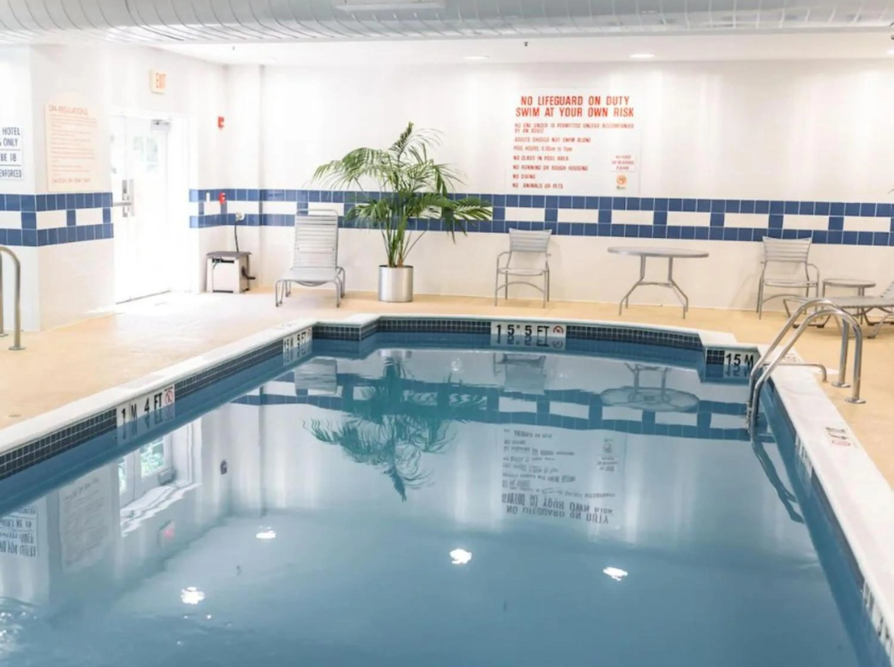 Swimming pool in Holiday Inn Express Hotel & Suites Warwick-Providence Airport by IHG