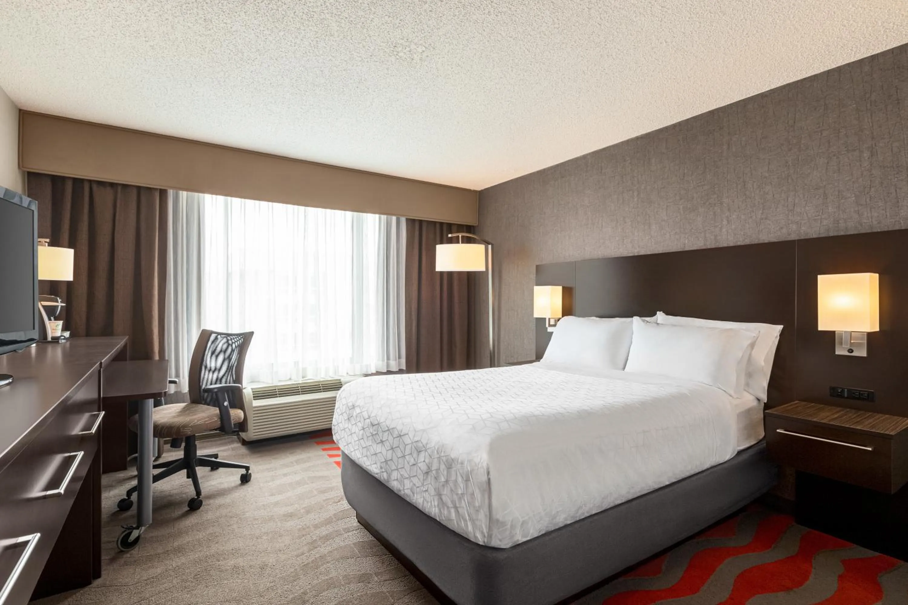 Bed in Holiday Inn Boston - Cambridge Area by IHG