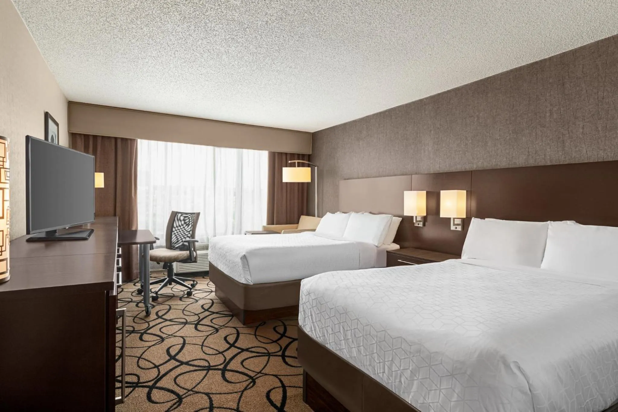 Photo of the whole room, Bed in Holiday Inn Boston - Cambridge Area by IHG