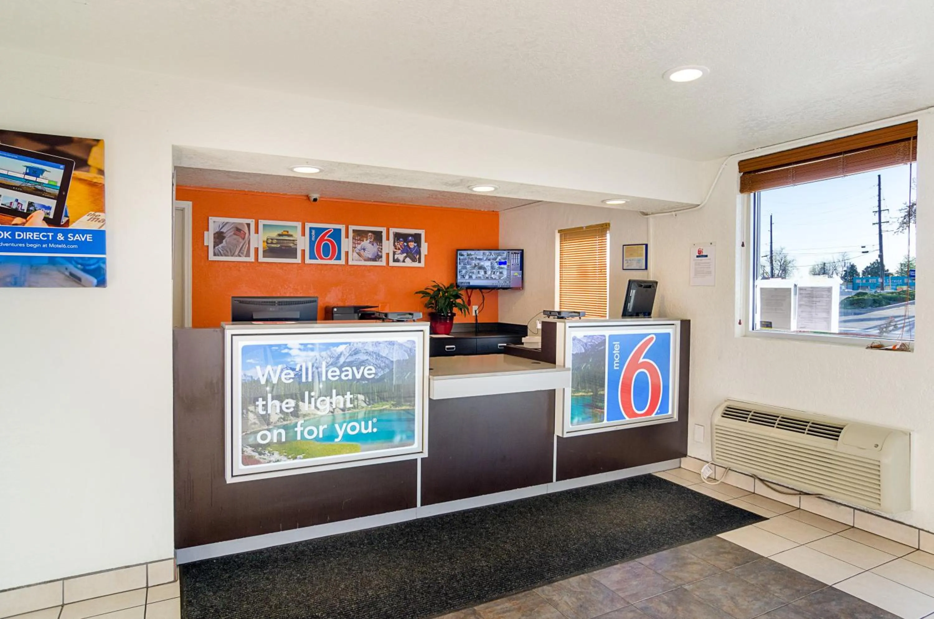 Lobby or reception in Motel 6- Denver, CO Downtown