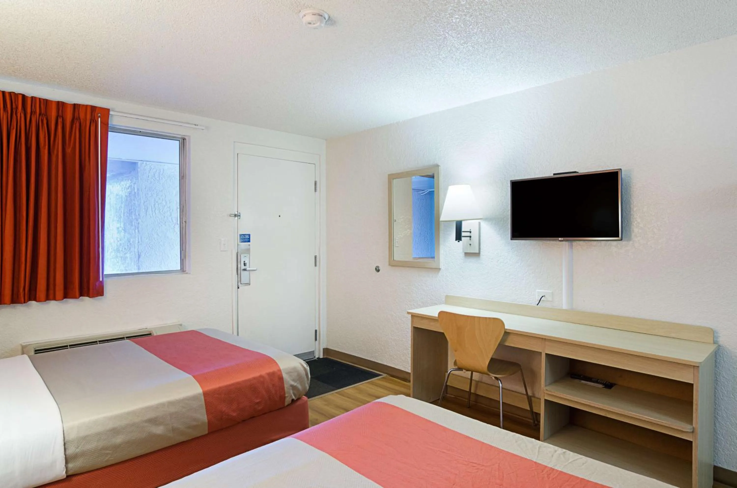 Quadruple Room - Disability Access - Roll in Shower in Motel 6- Denver, CO Downtown