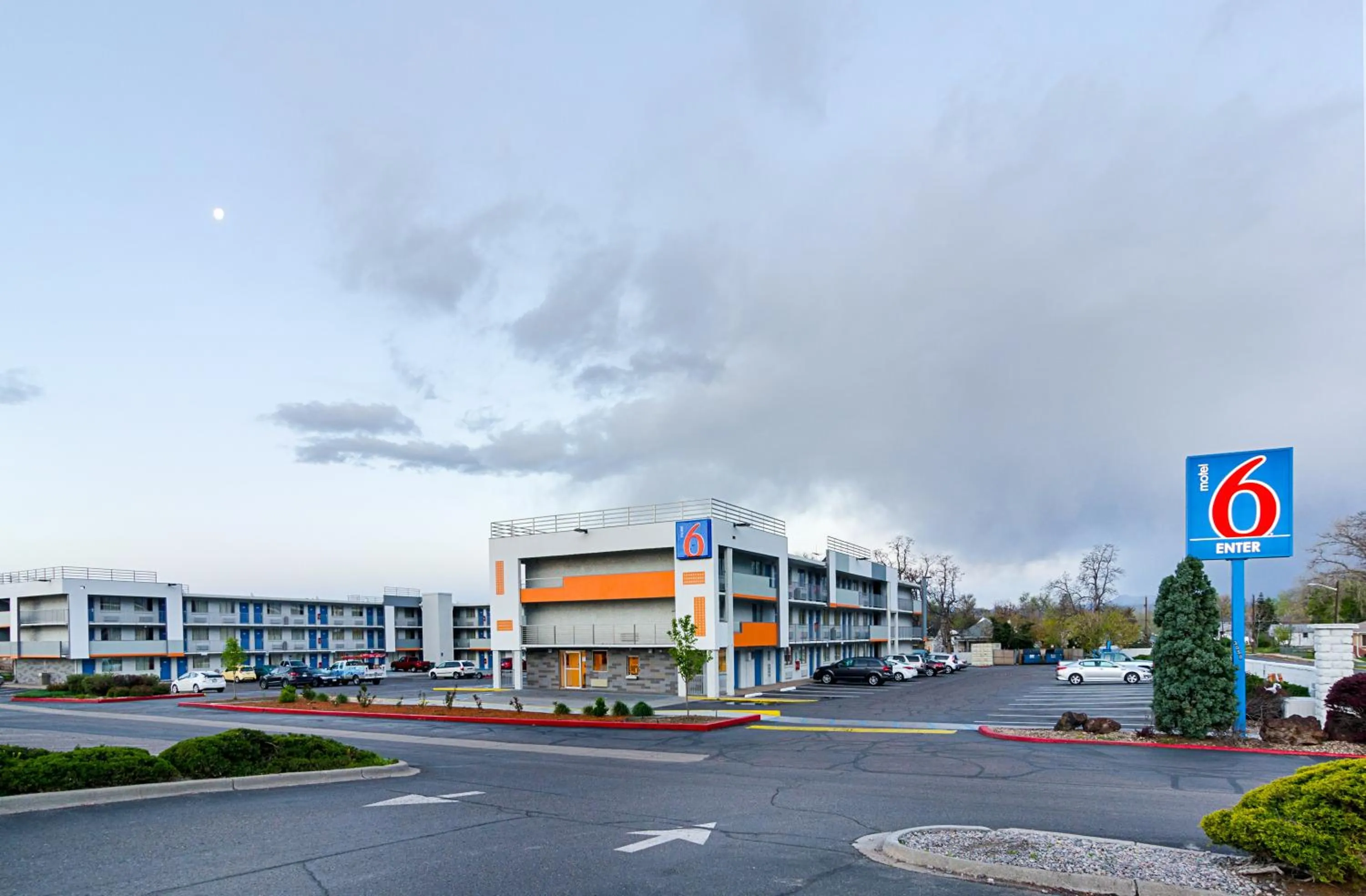 Facade/entrance in Motel 6- Denver, CO Downtown