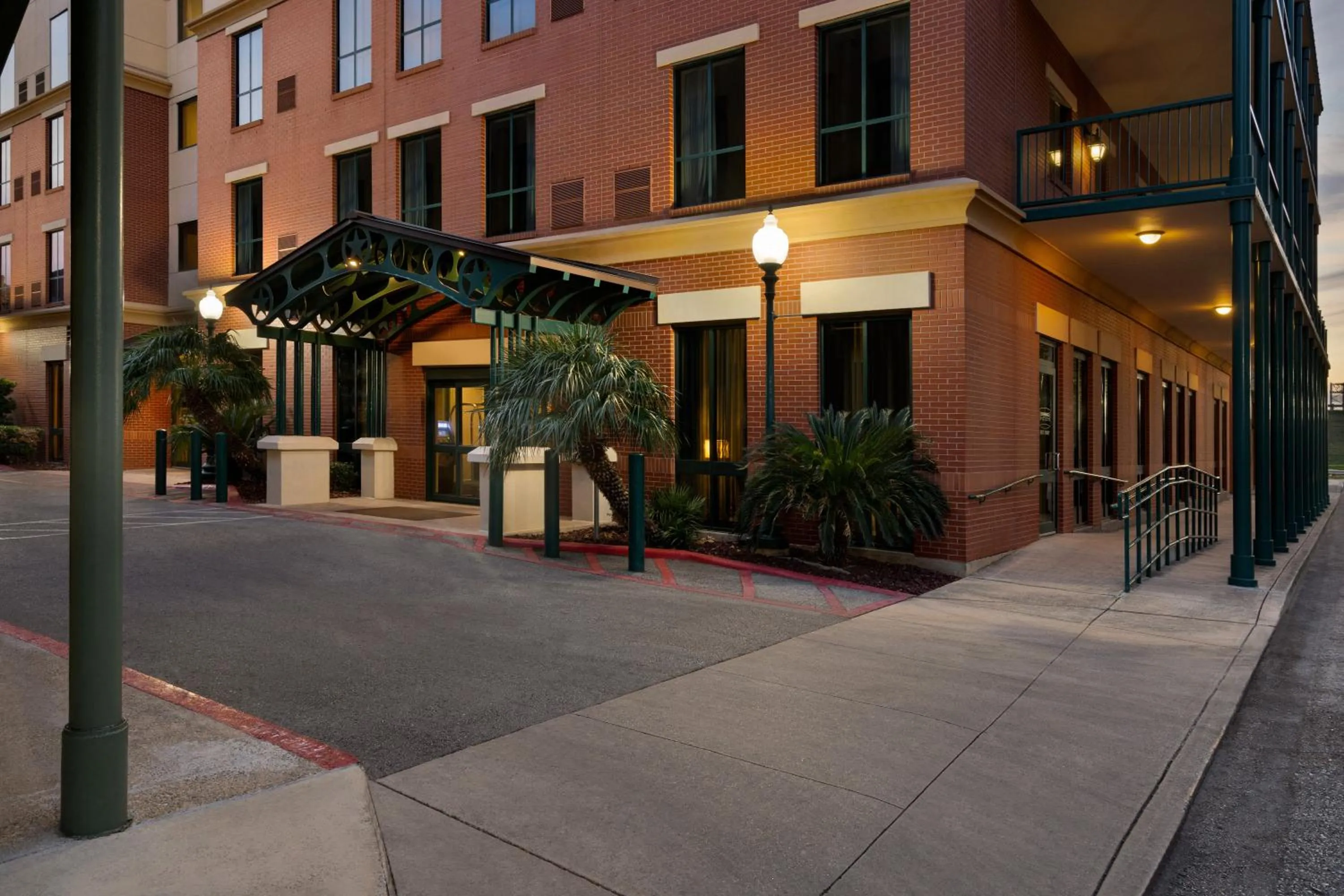 Property building in Staybridge Suites San Antonio Downtown Convention Center by IHG