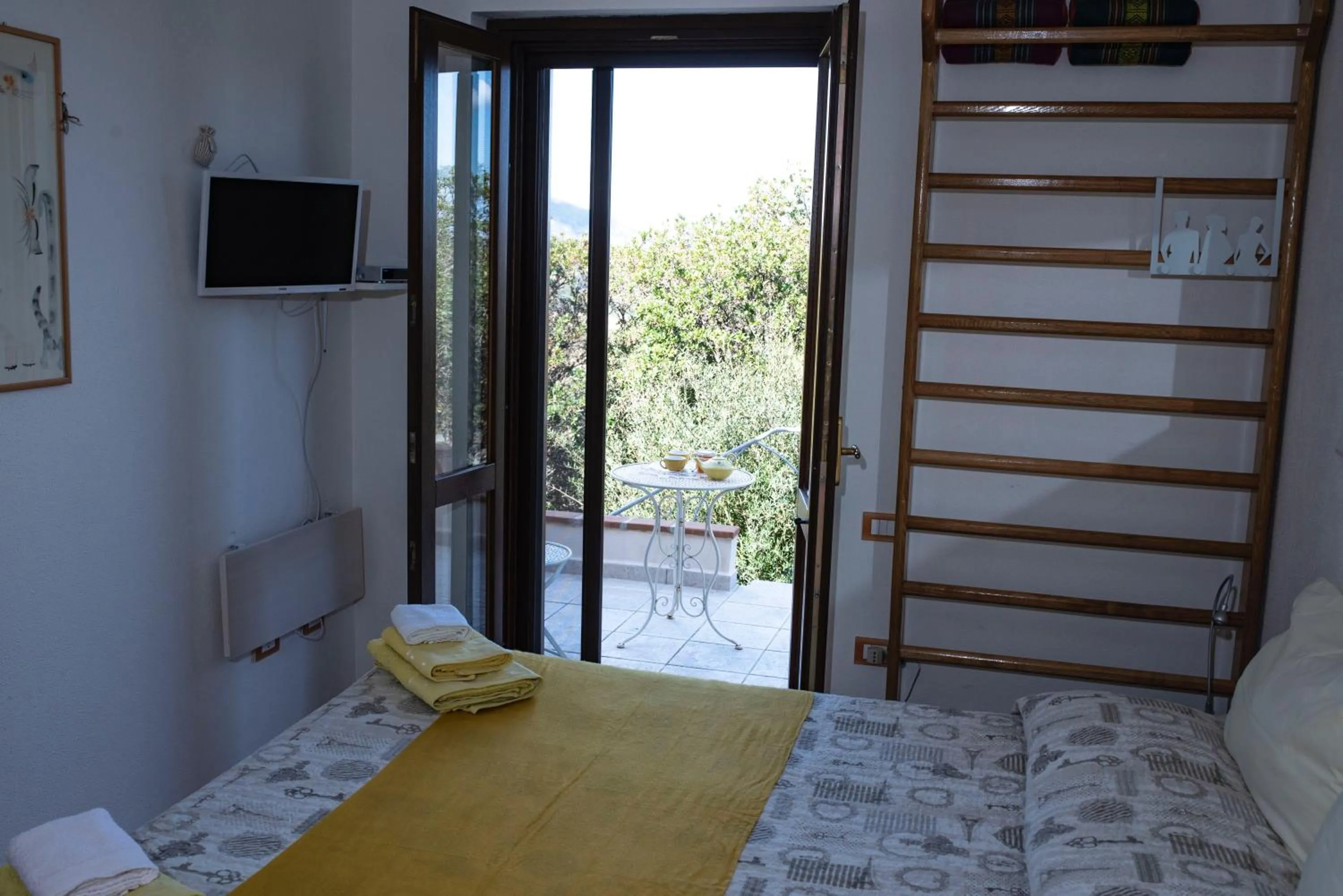 Bed in Suite cucinino, bagno, ingresso indipendente in" Villa VìVì"