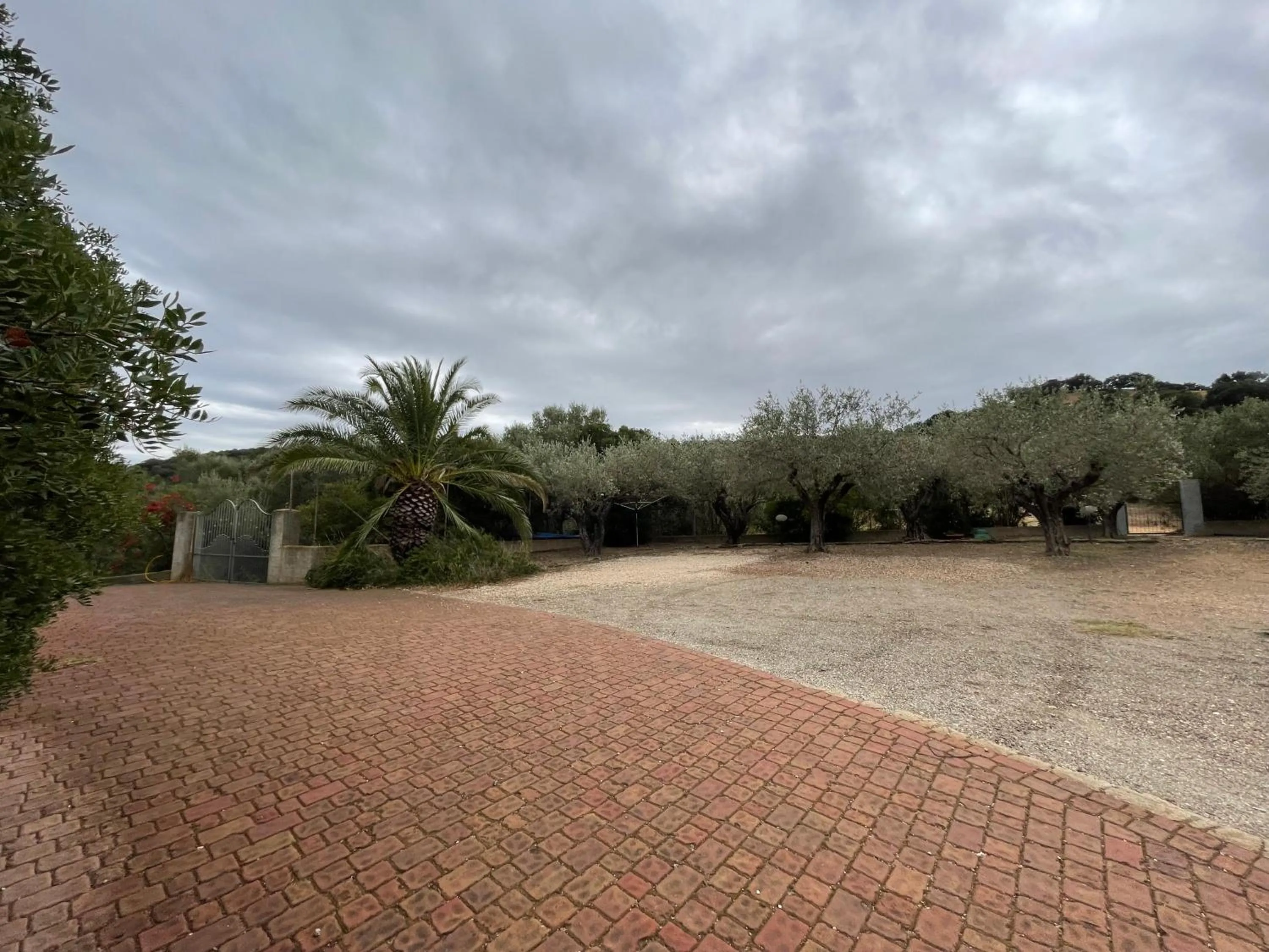 Suite cucinino, bagno, ingresso indipendente in" Villa VìVì"