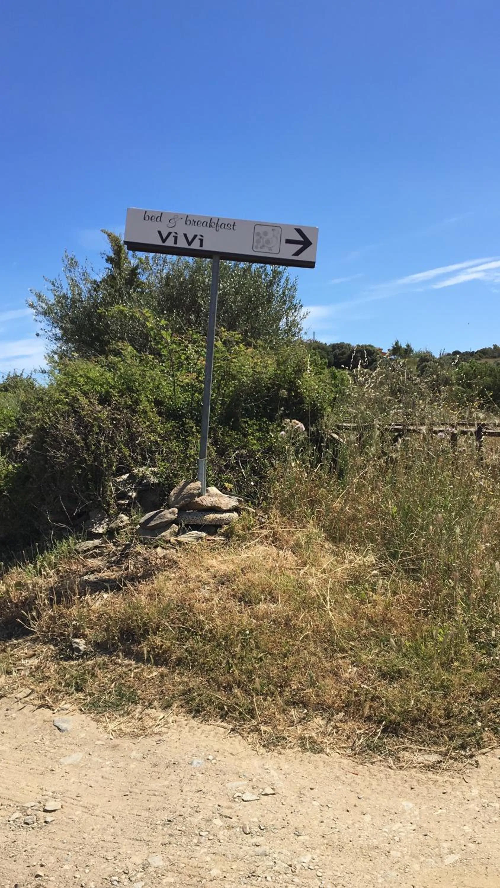 Property logo or sign in Suite cucinino, bagno, ingresso indipendente in" Villa VìVì"