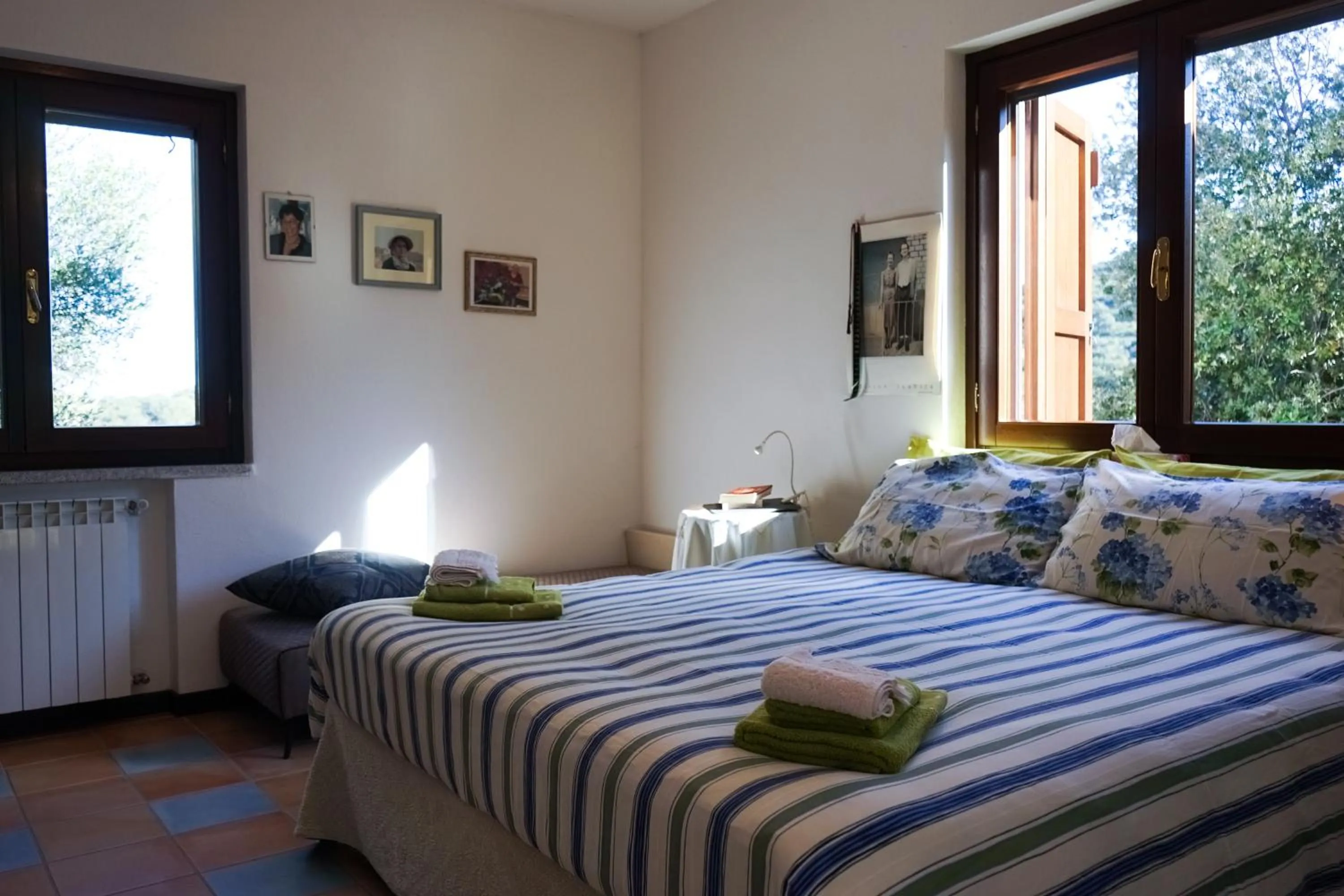 Photo of the whole room, Bed in Suite cucinino, bagno, ingresso indipendente in" Villa VìVì"
