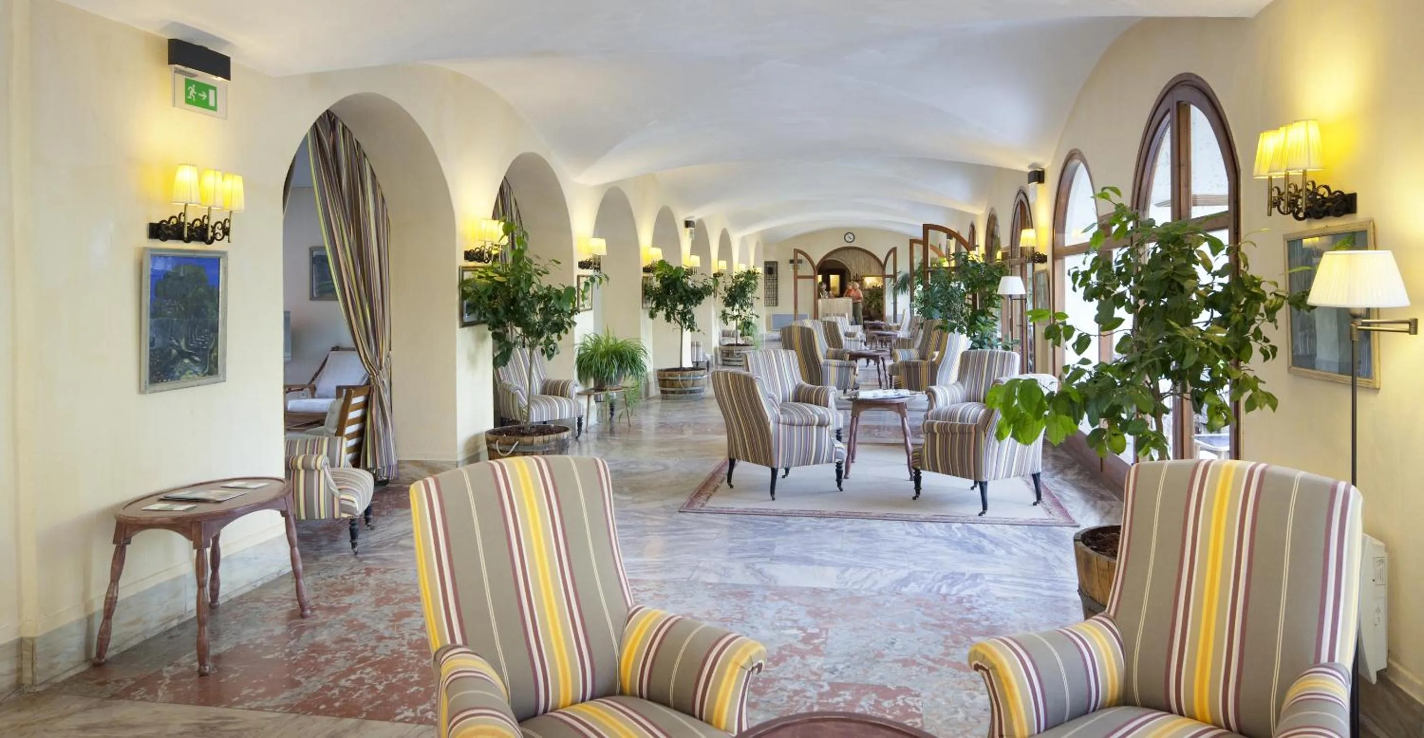 Communal lounge/ TV room in Le Grand Hôtel