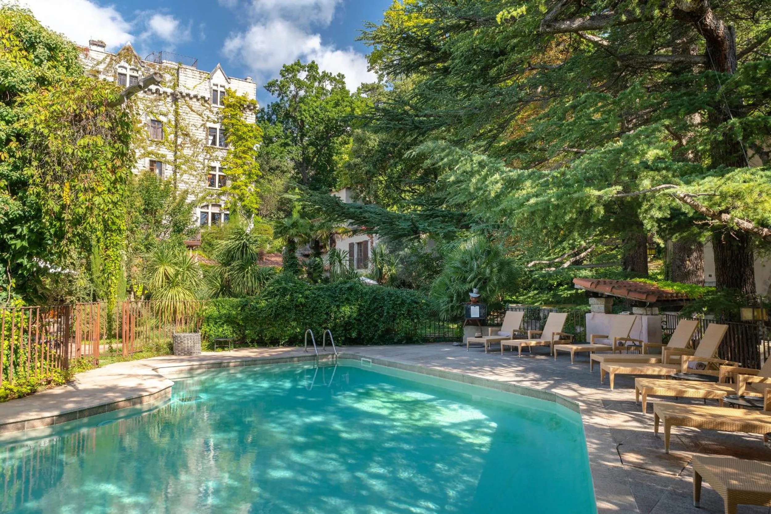 Swimming pool in Les Pyrénées - le Grand Hôtel & le Château