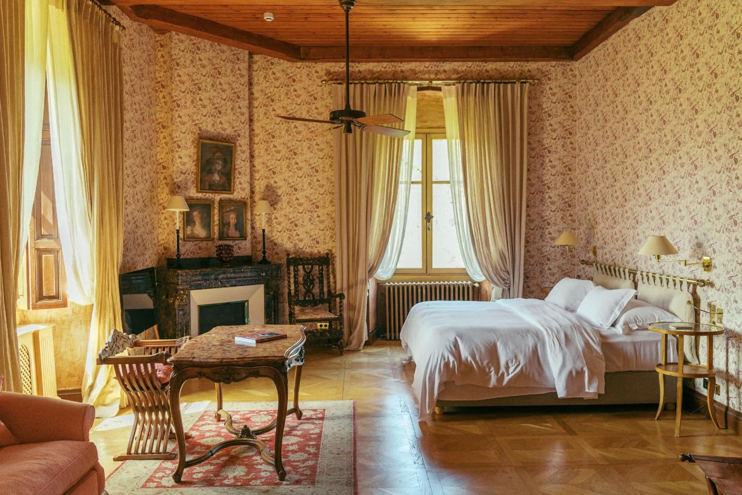 Bedroom, Bed in Les Pyrénées - le Grand Hôtel & le Château