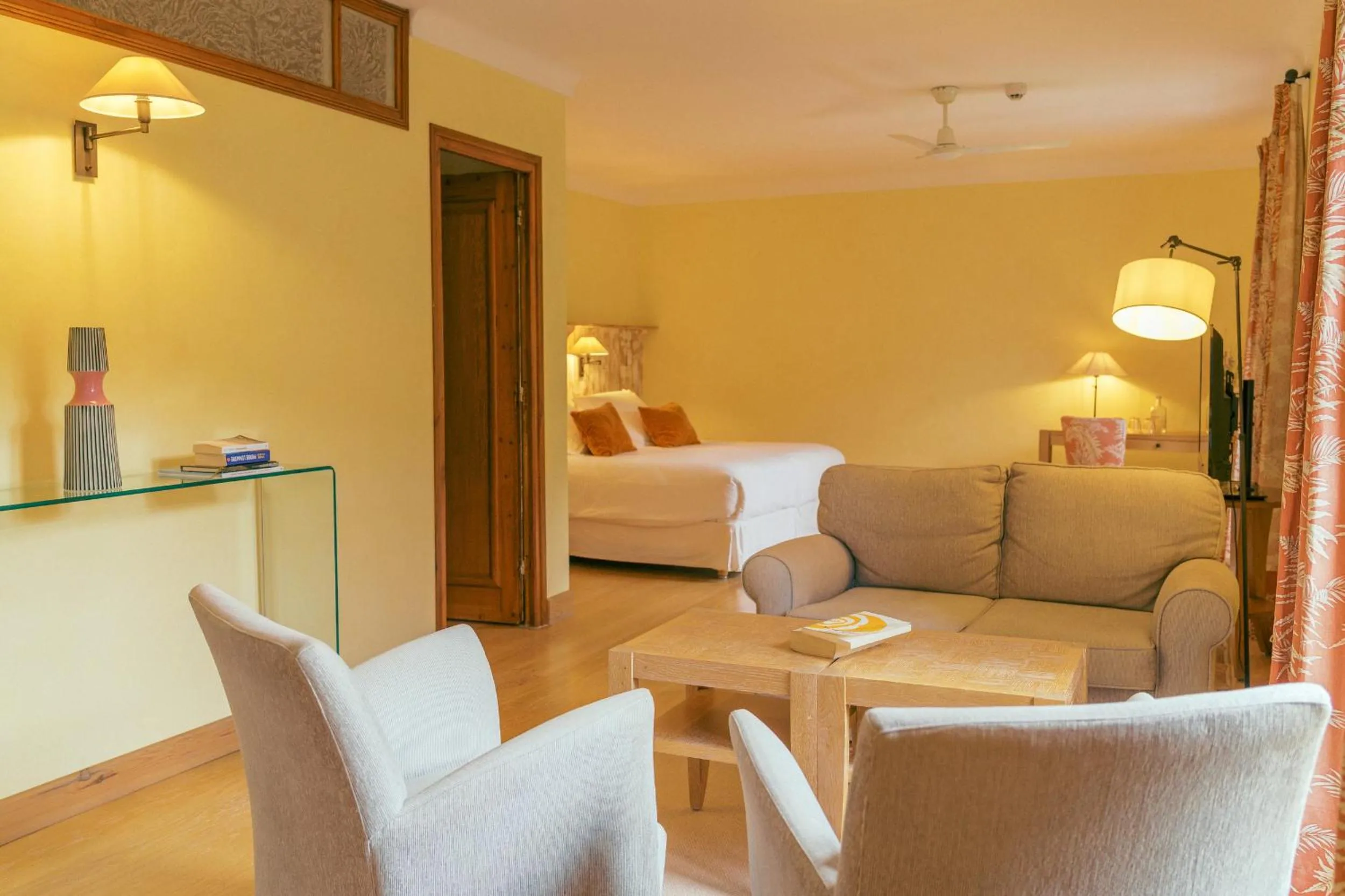 Bedroom in Les Pyrénées - le Grand Hôtel & le Château