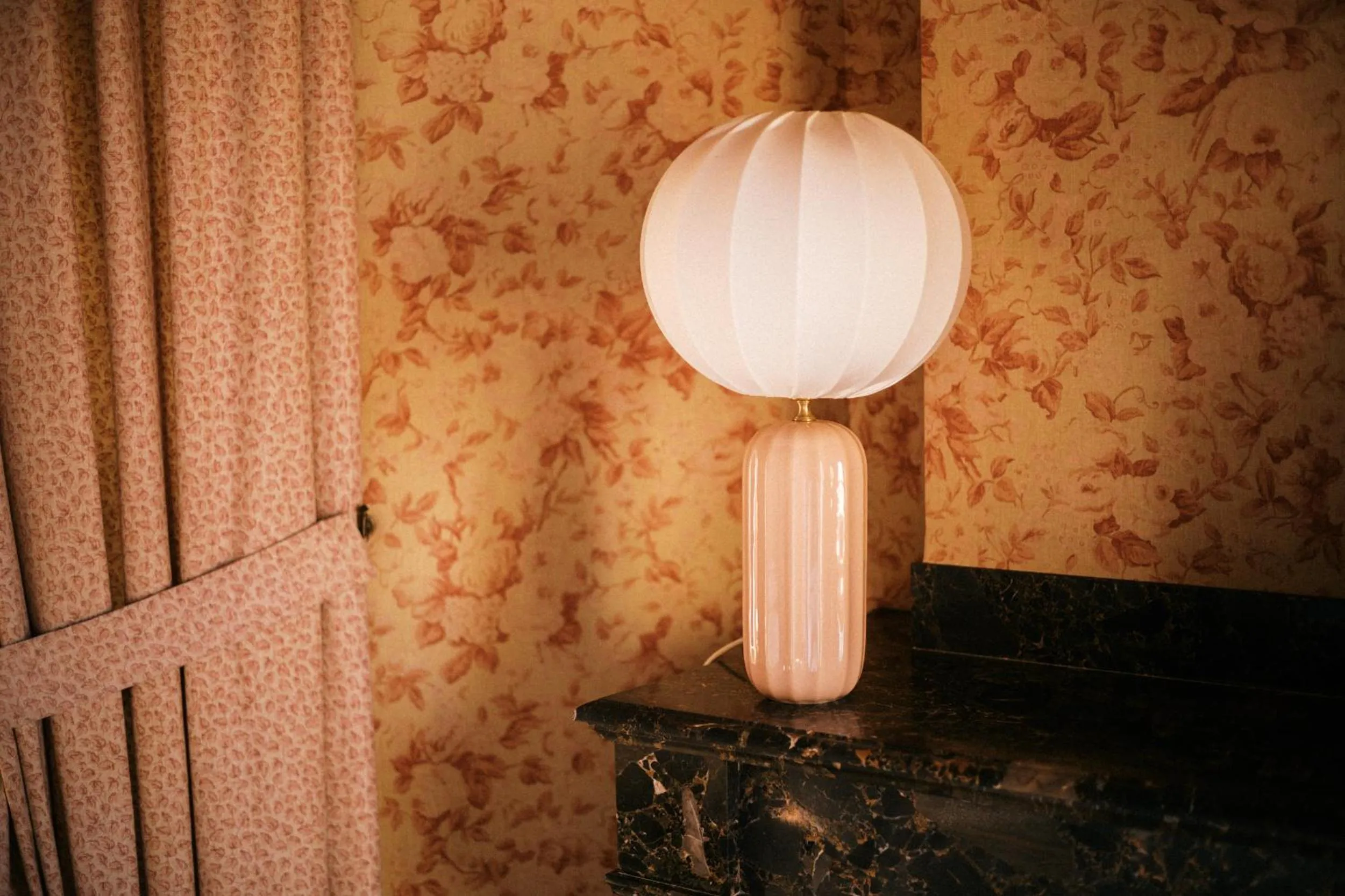 Decorative detail in Les Pyrénées - le Grand Hôtel & le Château