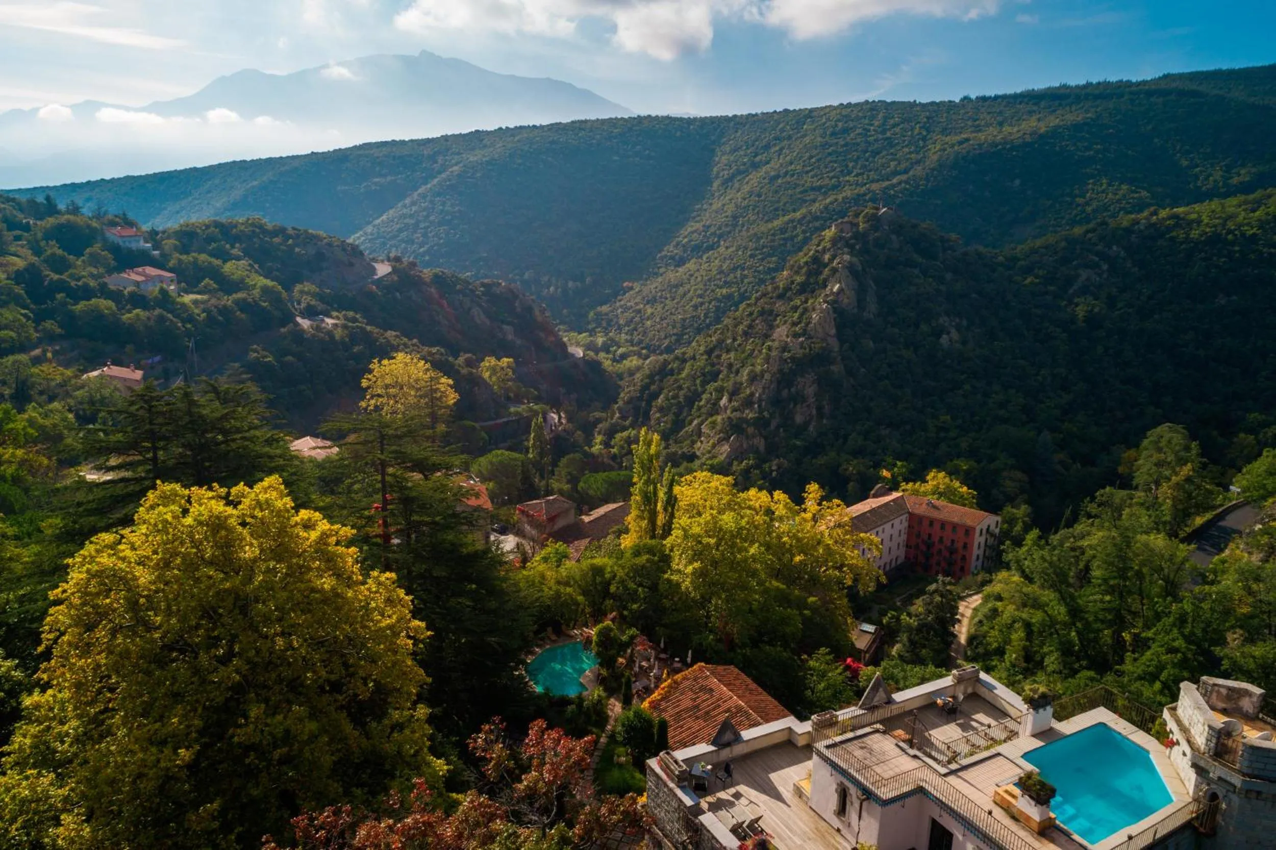 Swimming pool in Les Pyrénées - le Grand Hôtel & le Château