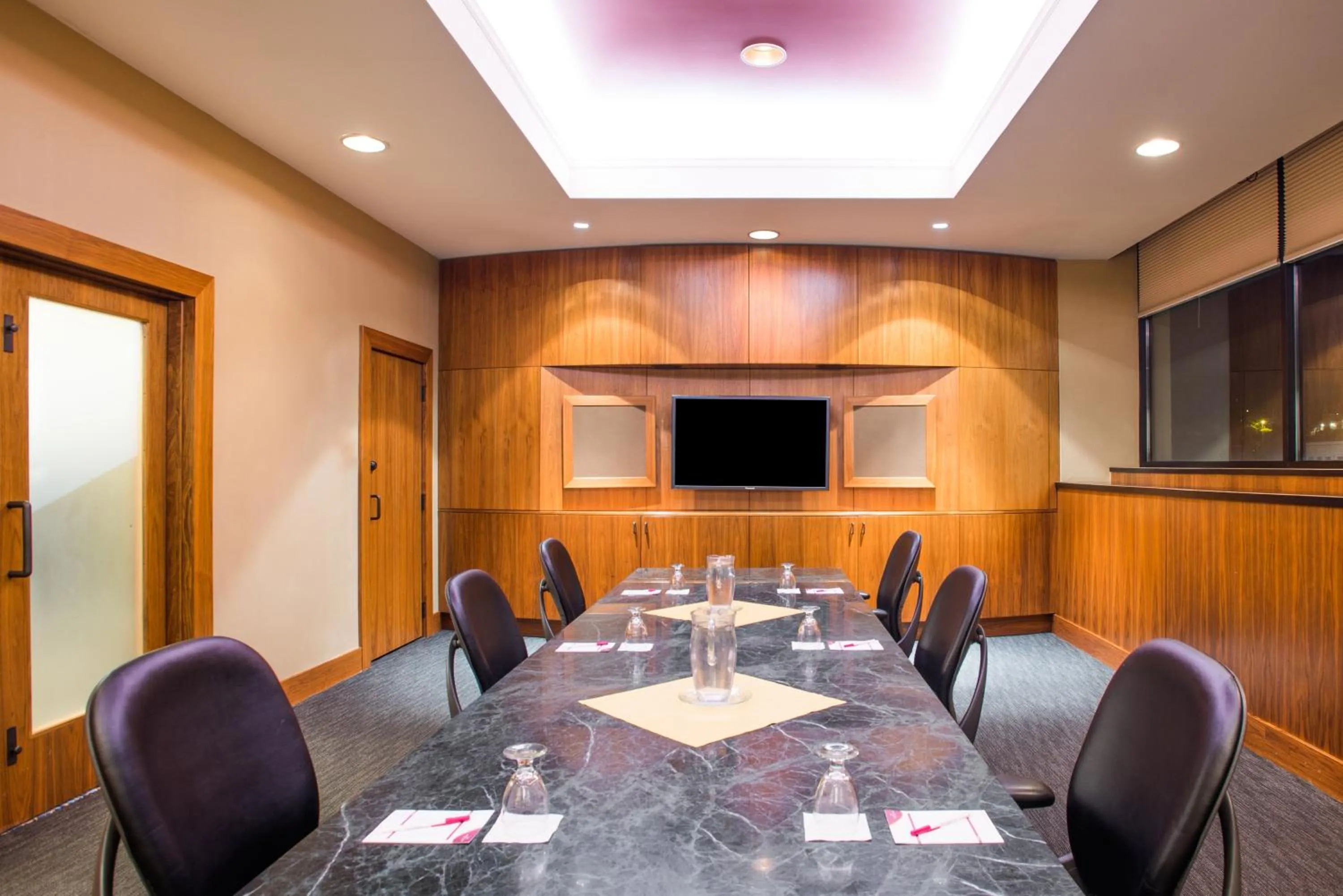 Meeting/conference room in Holiday Inn & Suites Pittsfield-Berkshires by IHG