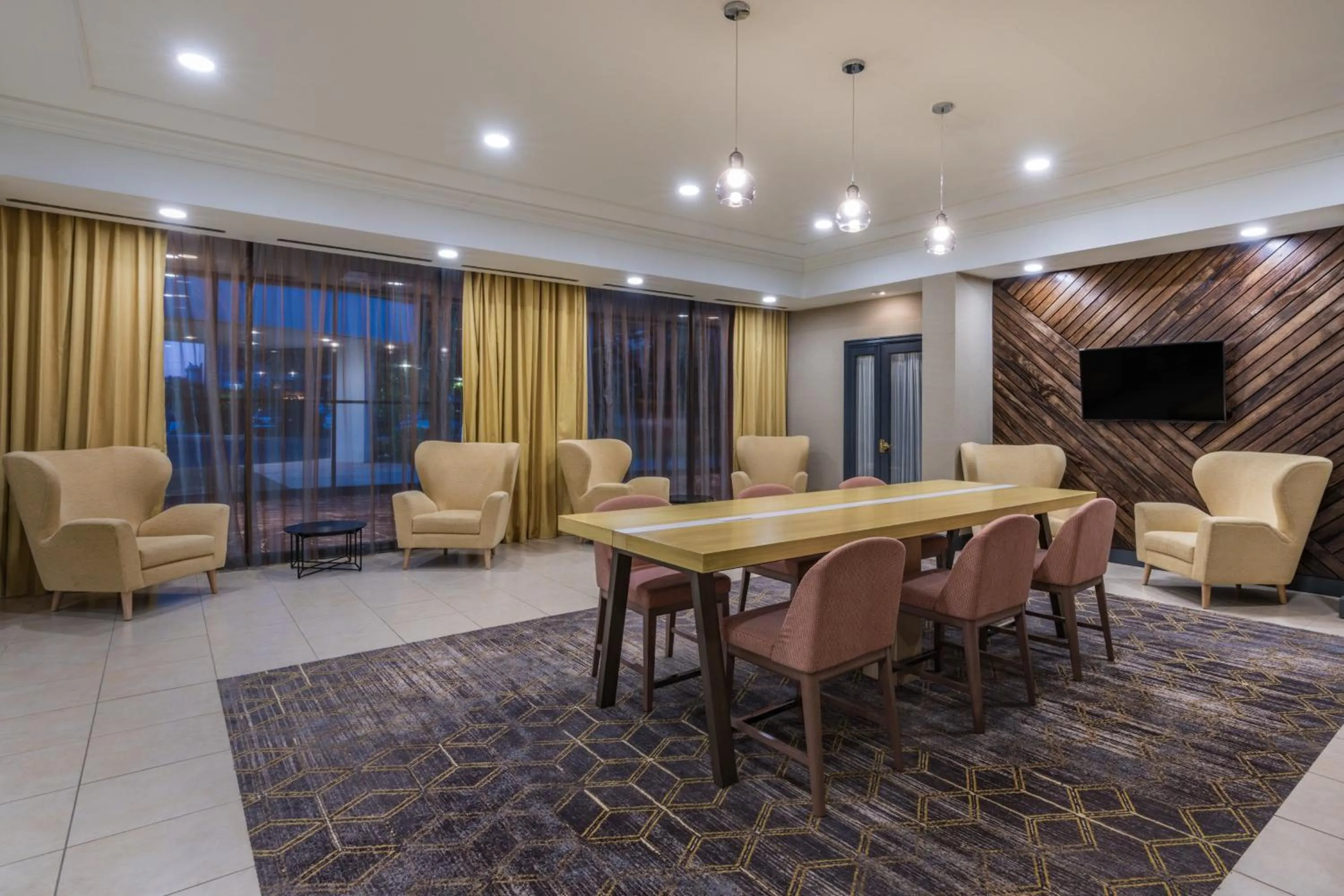 Property building in Holiday Inn & Suites Pittsfield-Berkshires by IHG