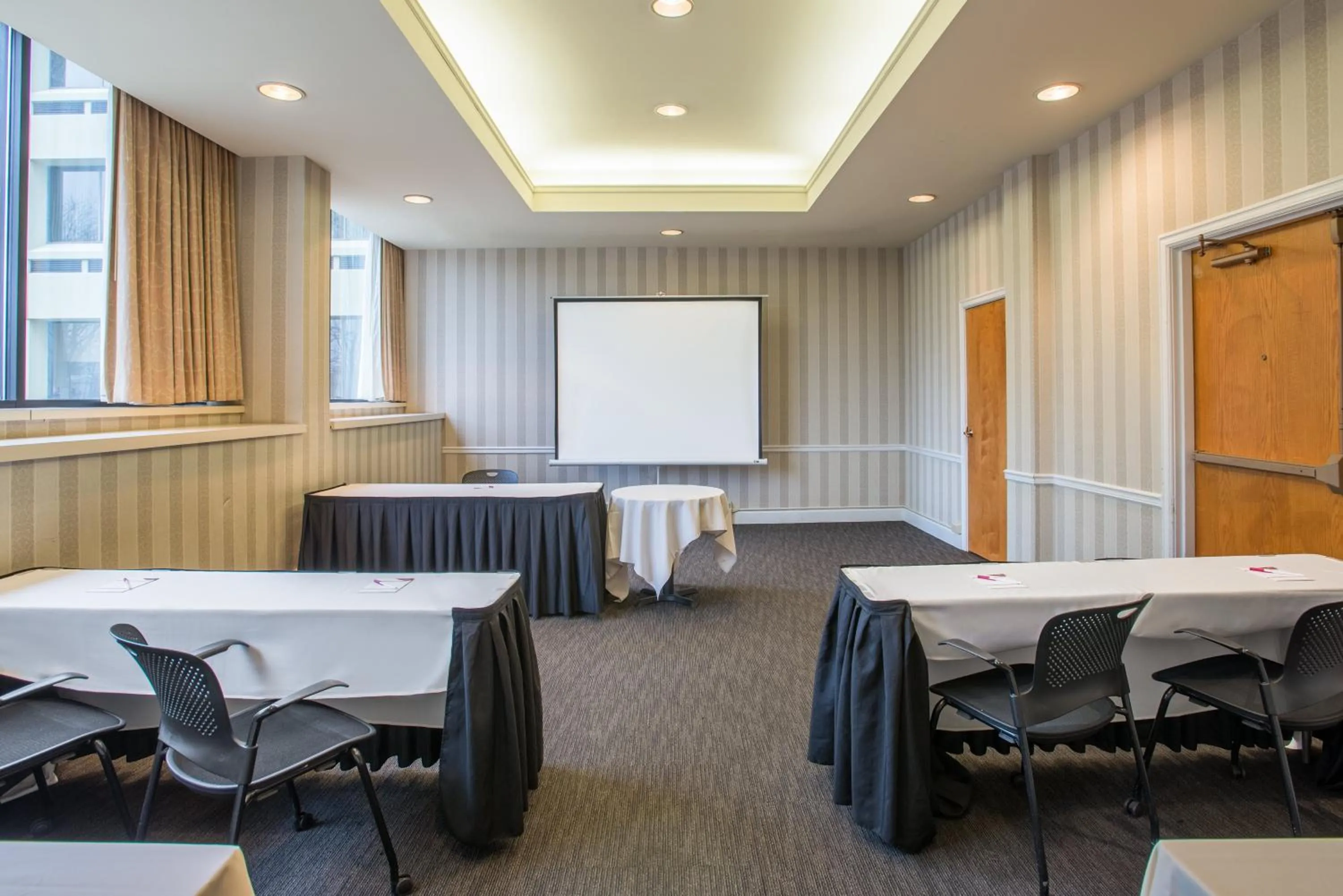 Meeting/conference room in Holiday Inn & Suites Pittsfield-Berkshires by IHG