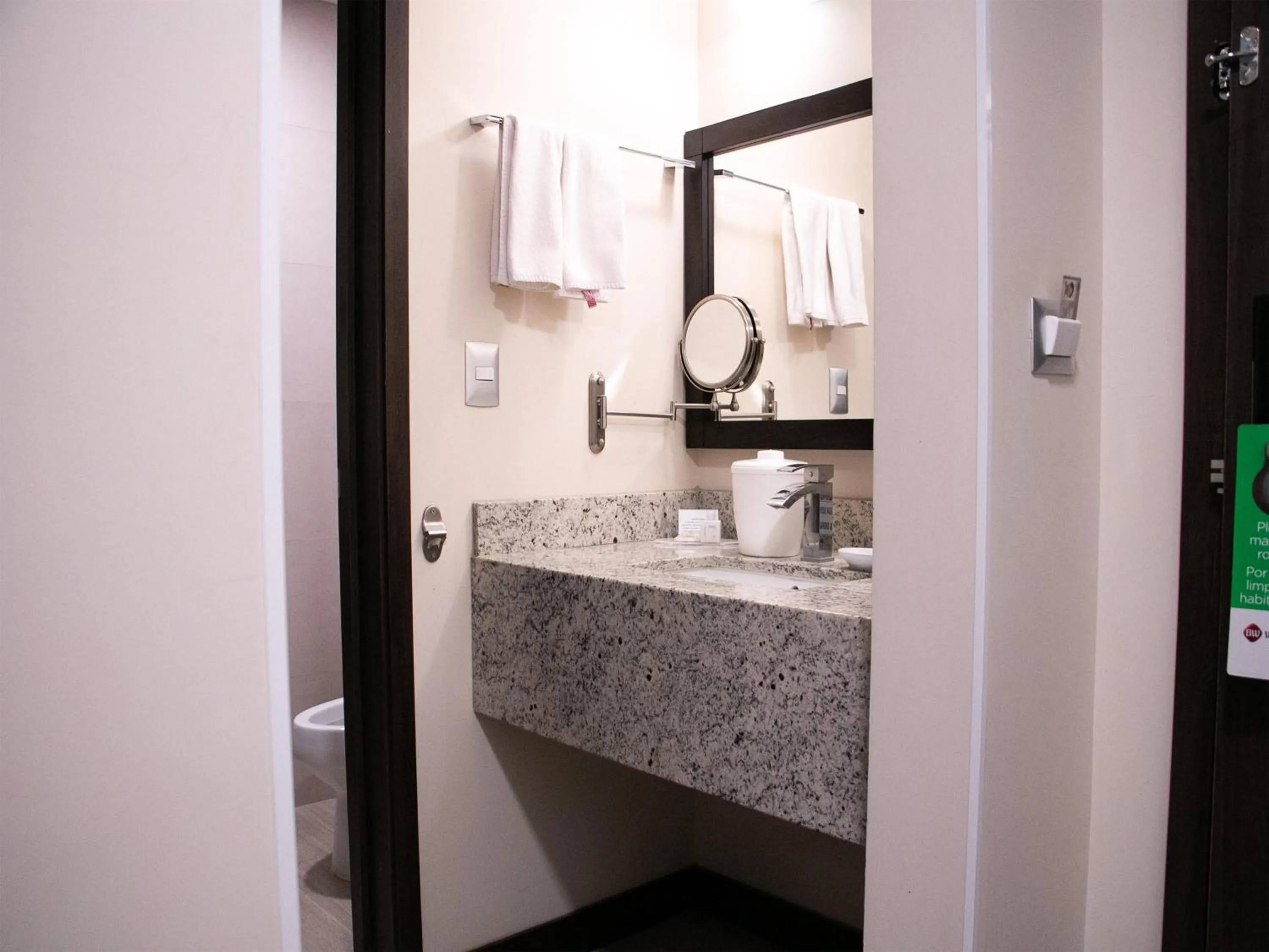 Bathroom in Best Western Plus Chihuahua Juventud