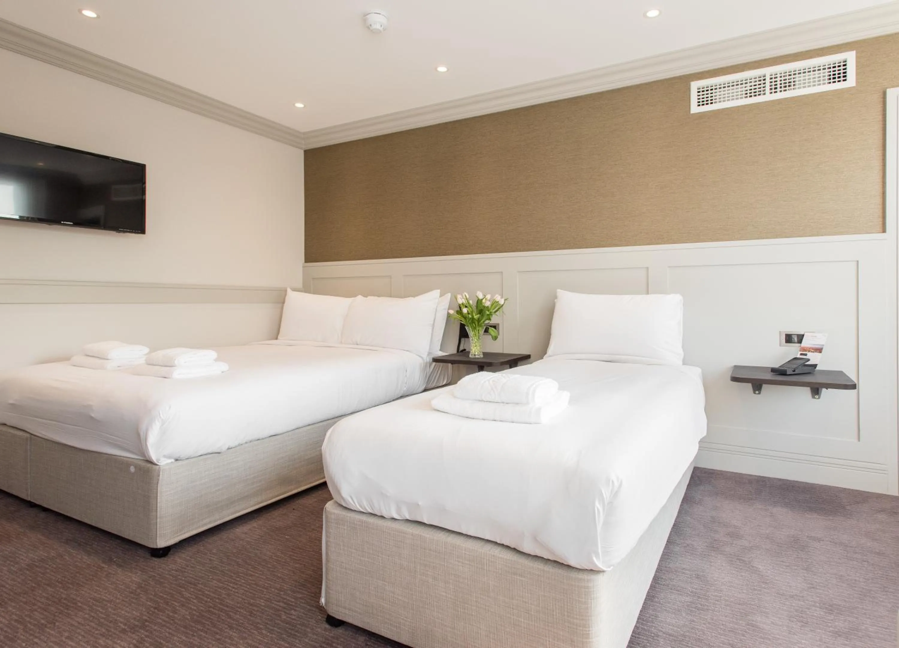 Bed in Mowbray Court Hotel