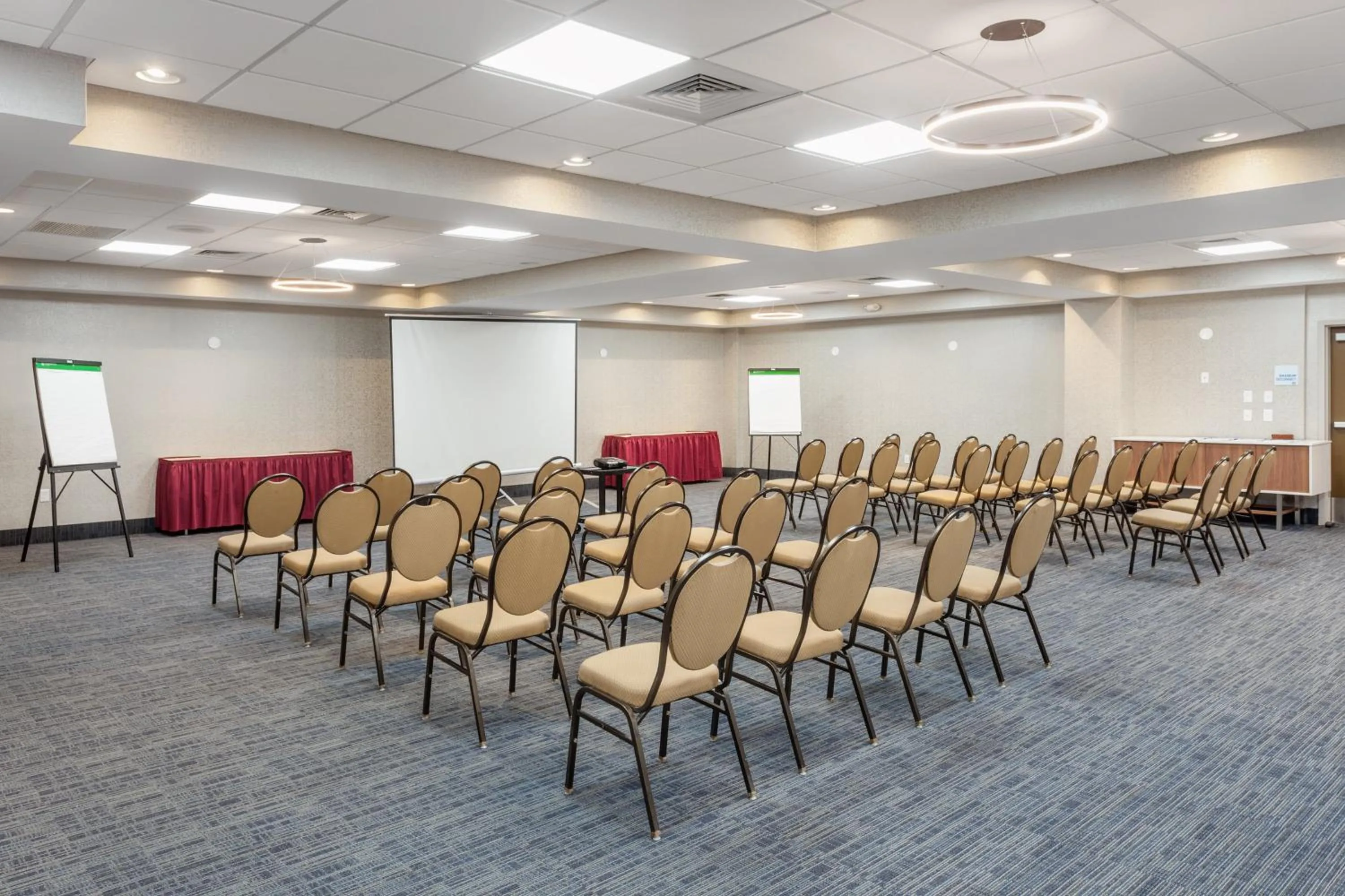Meeting/conference room in Holiday Inn Express Hotel & Suites Providence-Woonsocket by IHG