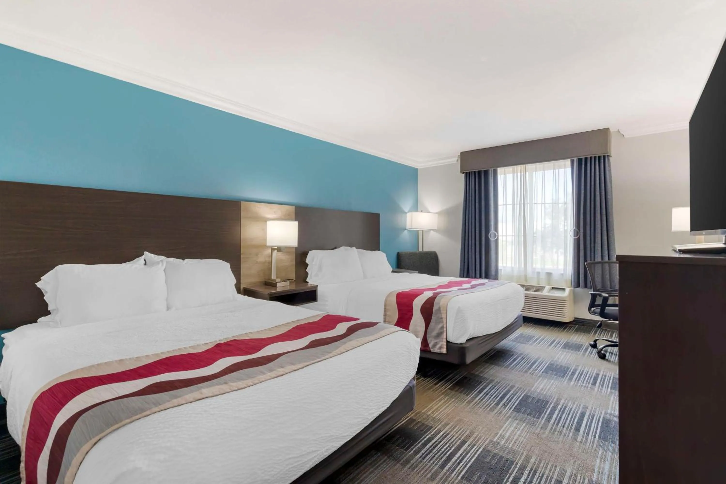 Bedroom, Bed in Best Western Medical Center North Inn & Suites Near Six Flags