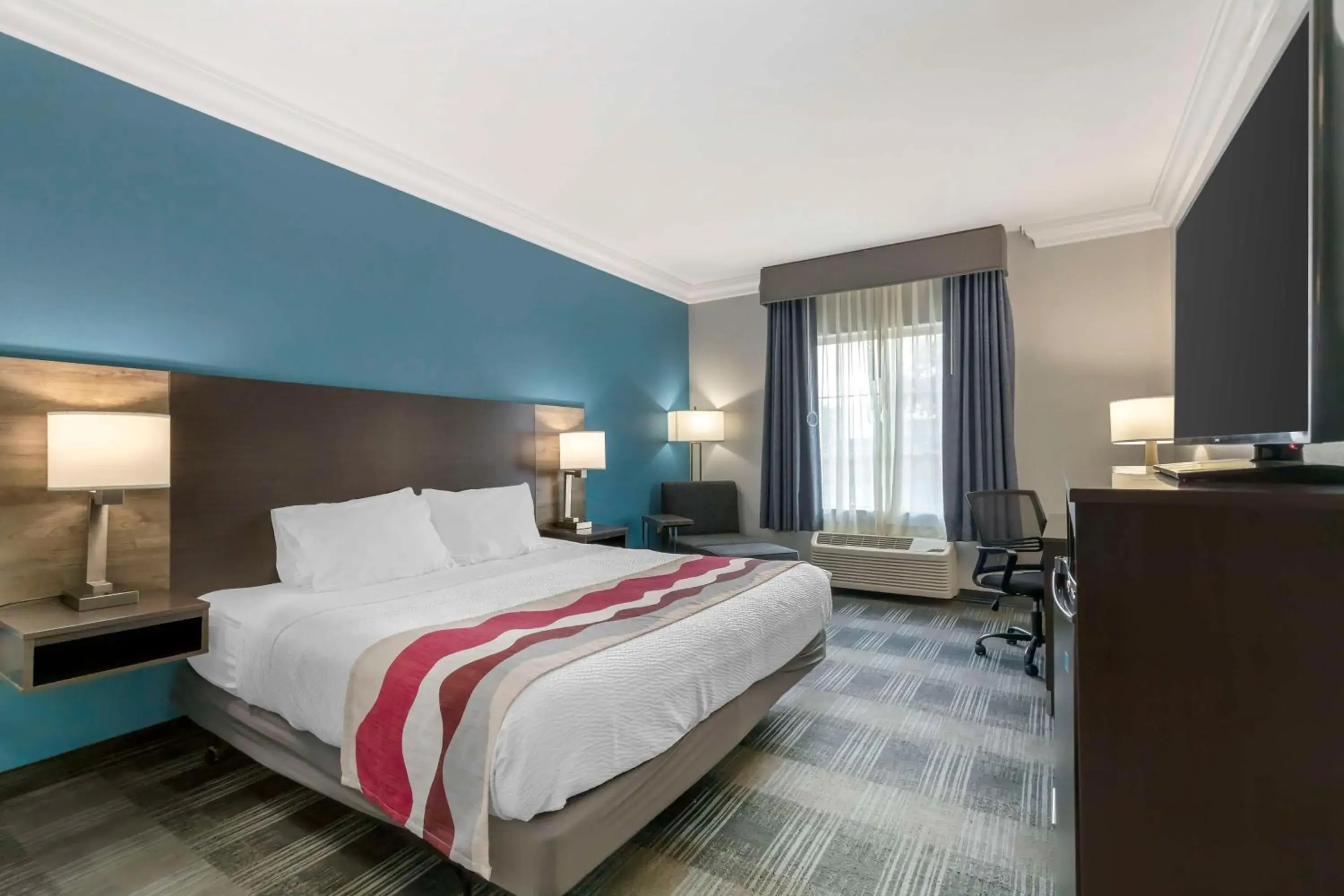 King Room with Mobility Accessible Tub in Best Western Medical Center North Inn & Suites Near Six Flags King Room with Mobility Accessible Tub in Best Western Medical Center North Inn & Suites Near Six Flags