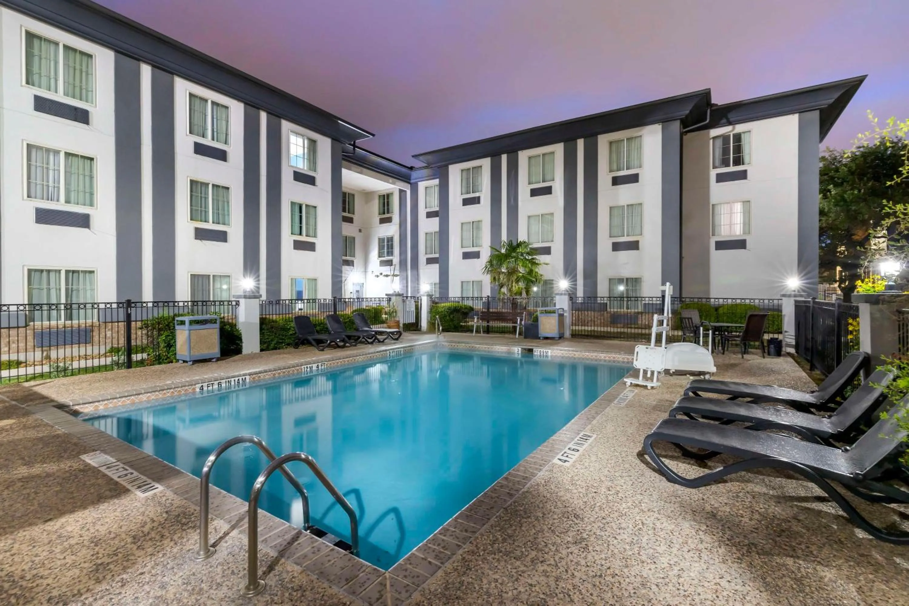 Pool view in Best Western Medical Center North Inn & Suites Near Six Flags