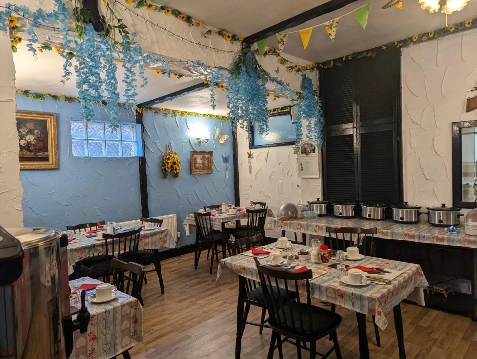 Dining area in OYO Wynnstay Hotel