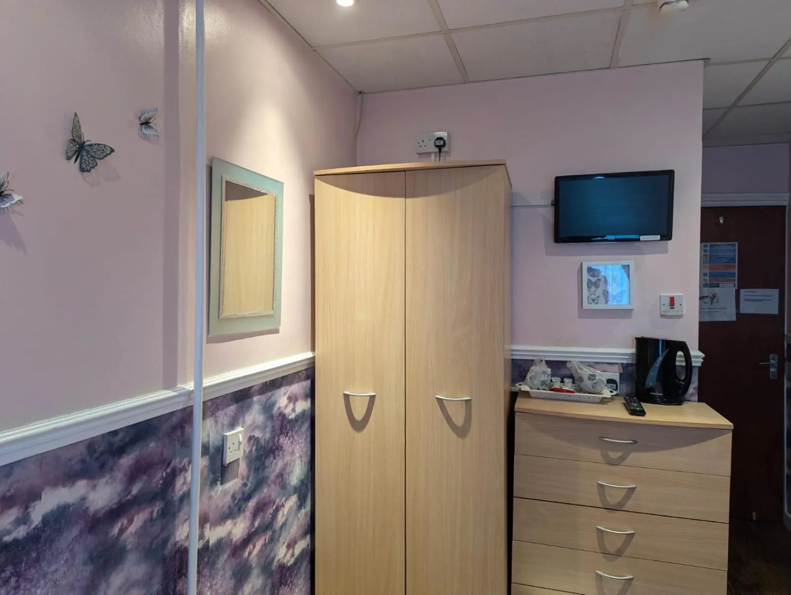 Bedroom in OYO Wynnstay Hotel