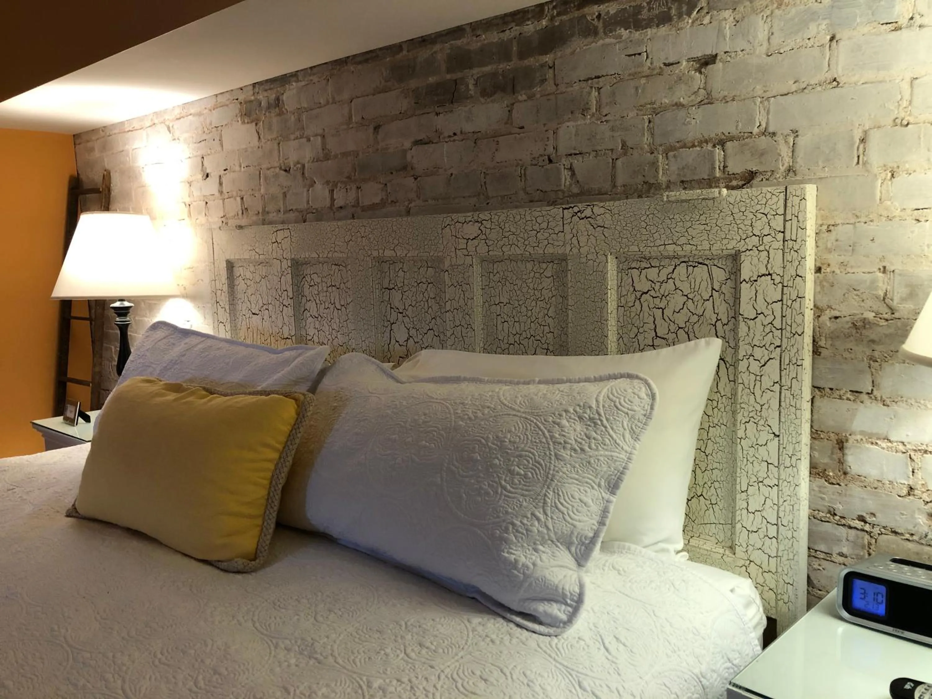 Bed in Suites at 249