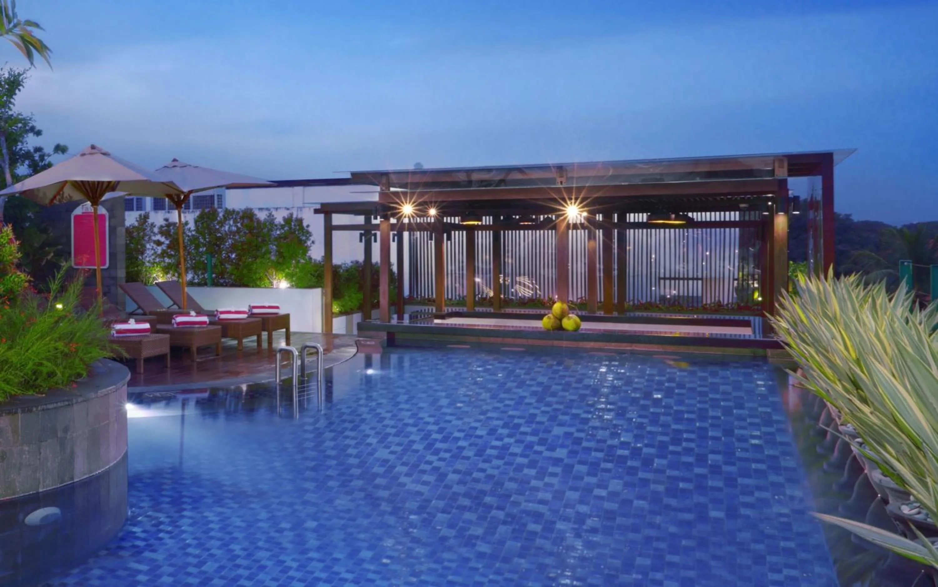 Swimming pool in favehotel Kuta Kartika Plaza