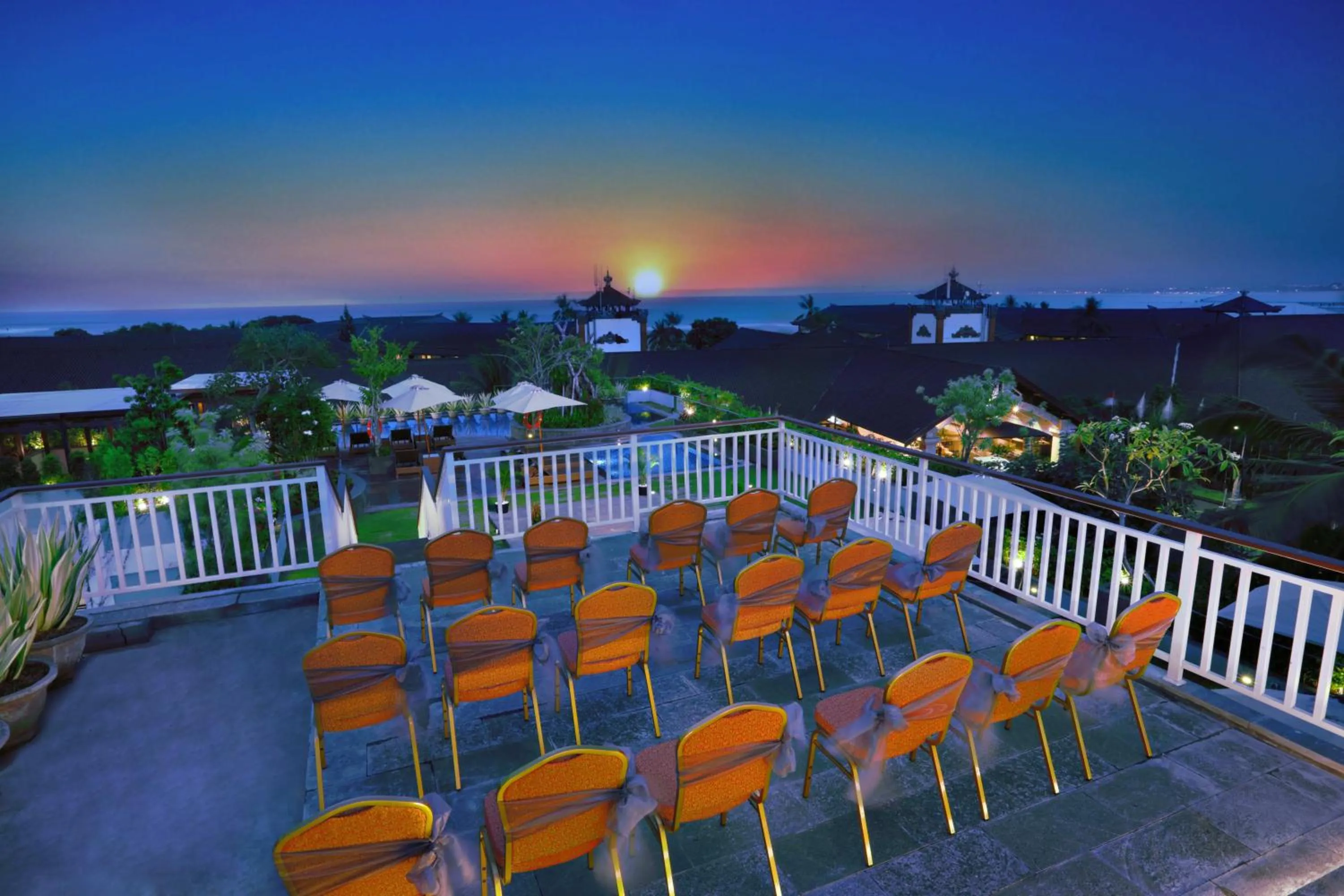 Restaurant/places to eat in favehotel Kuta Kartika Plaza