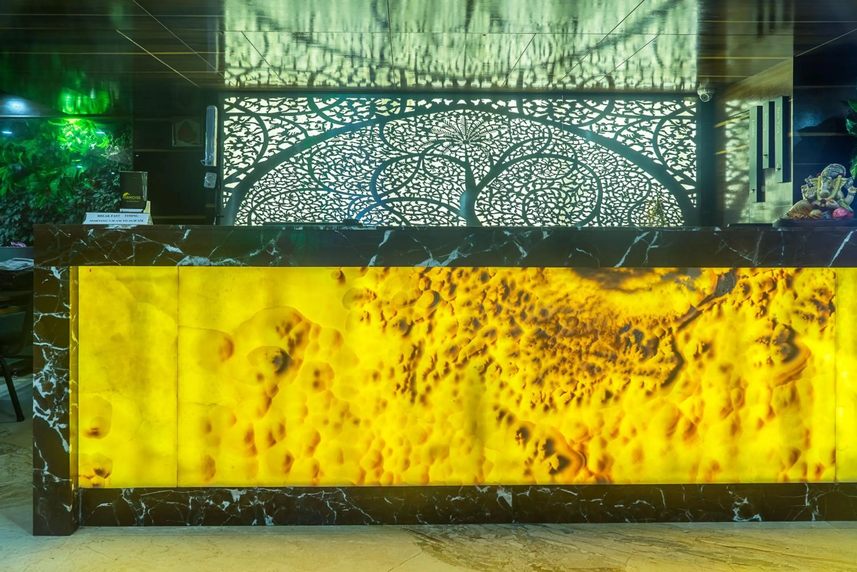 Lobby or reception in Super Inn Armoise Hotel - Navrangpura, Ahmedabad