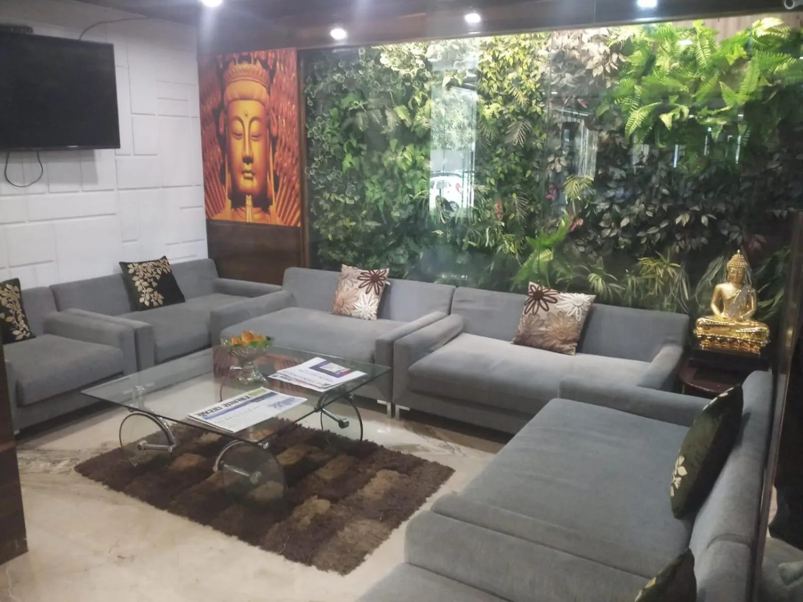 Lobby or reception in Super Inn Armoise Hotel - Navrangpura, Ahmedabad