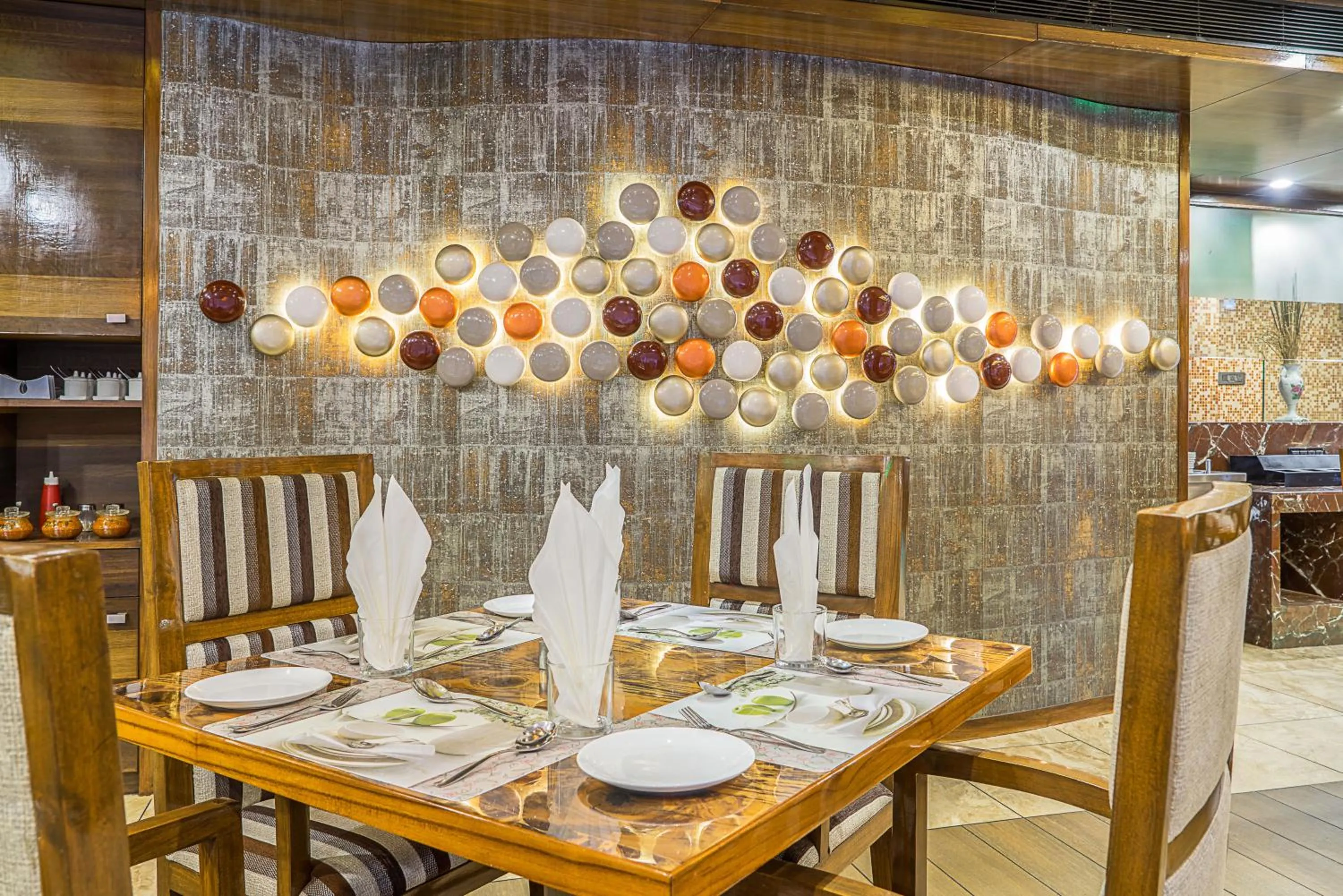 Restaurant/places to eat in Super Inn Armoise Hotel - Navrangpura, Ahmedabad